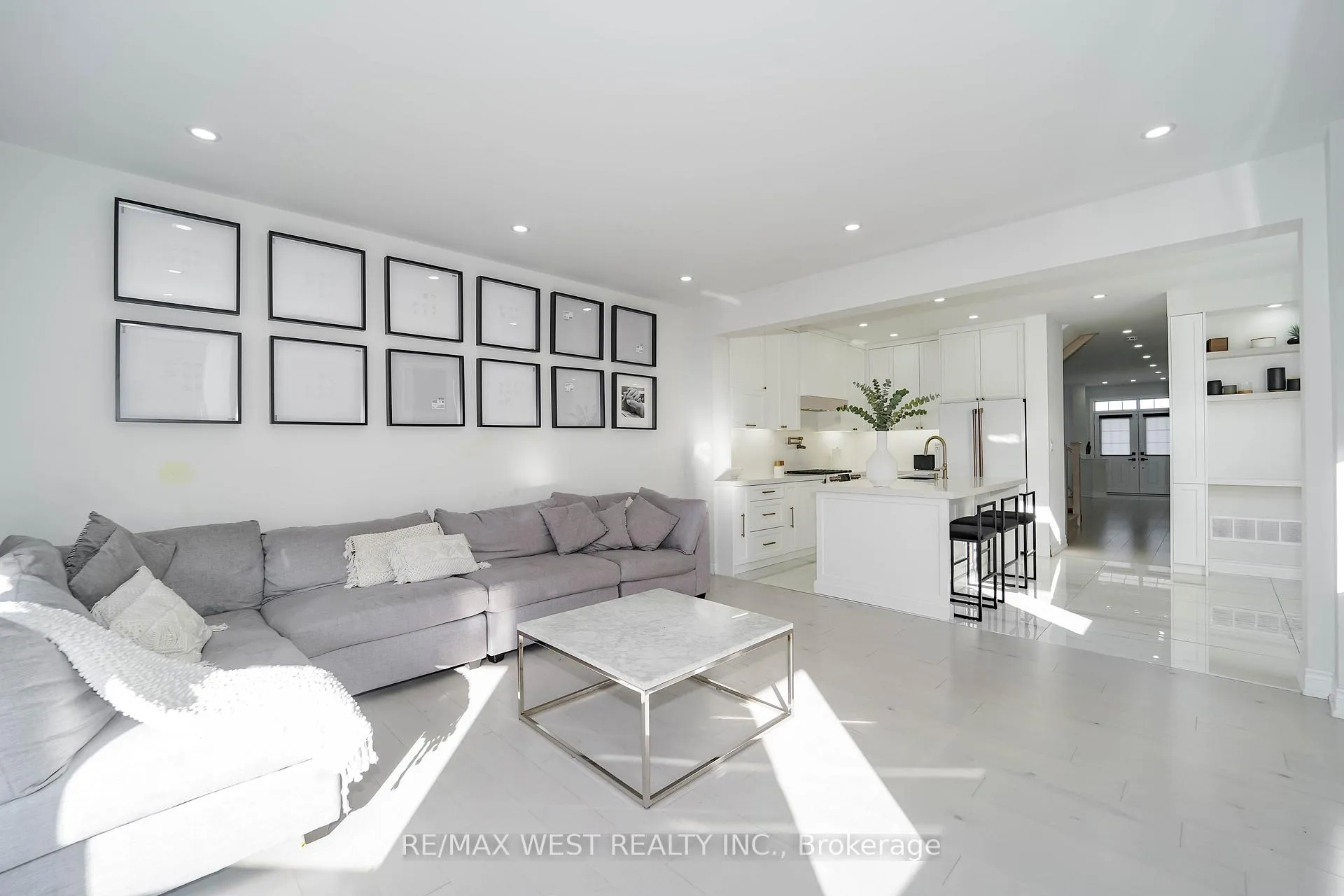 Photo 3 of 61 Bellefond Street, Vaughan, Kleinburg — HOMEH