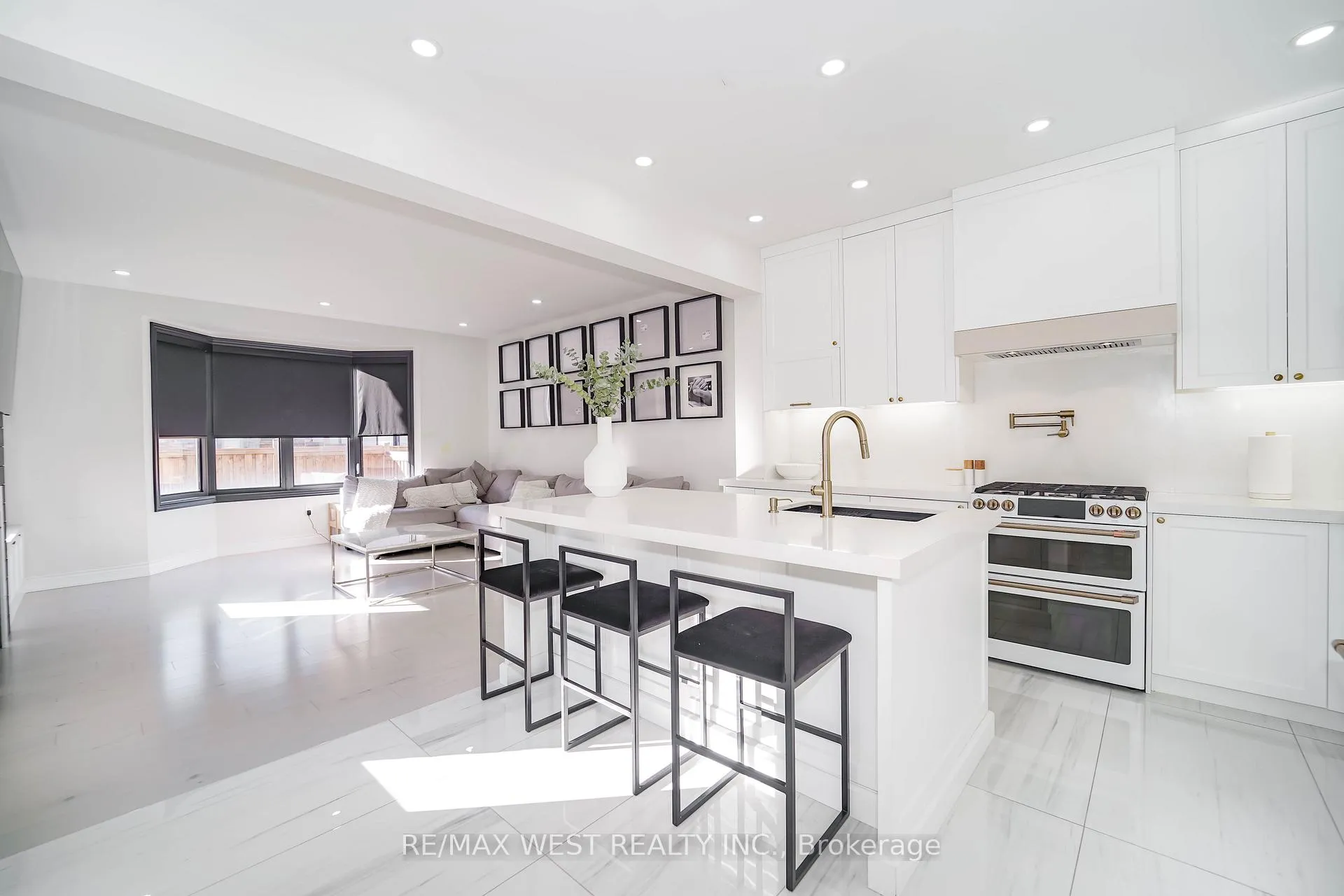 Photo 4 of 61 Bellefond Street, Vaughan, Kleinburg — HOMEH