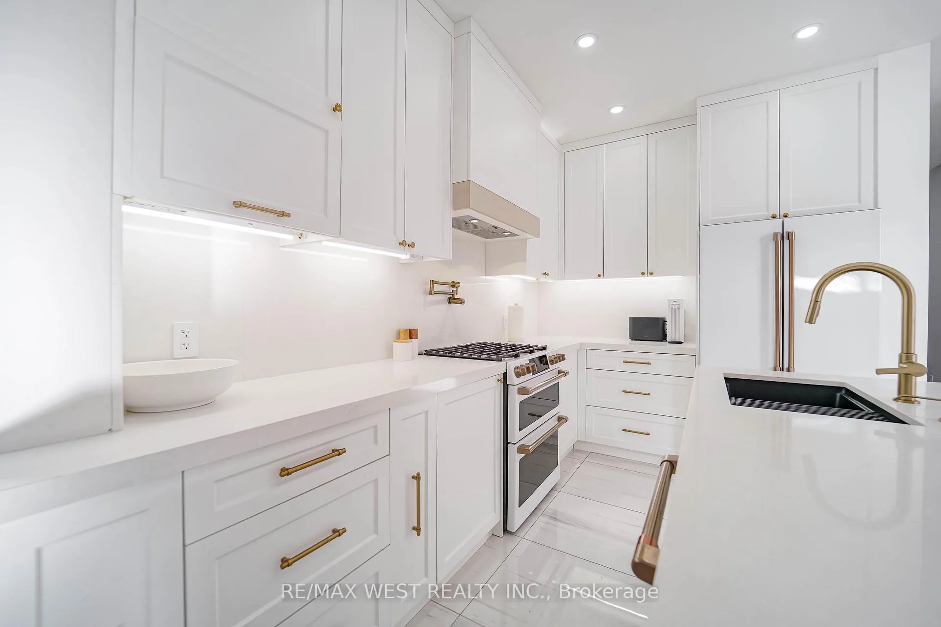 Photo 5 of 61 Bellefond Street, Vaughan, Kleinburg — HOMEH