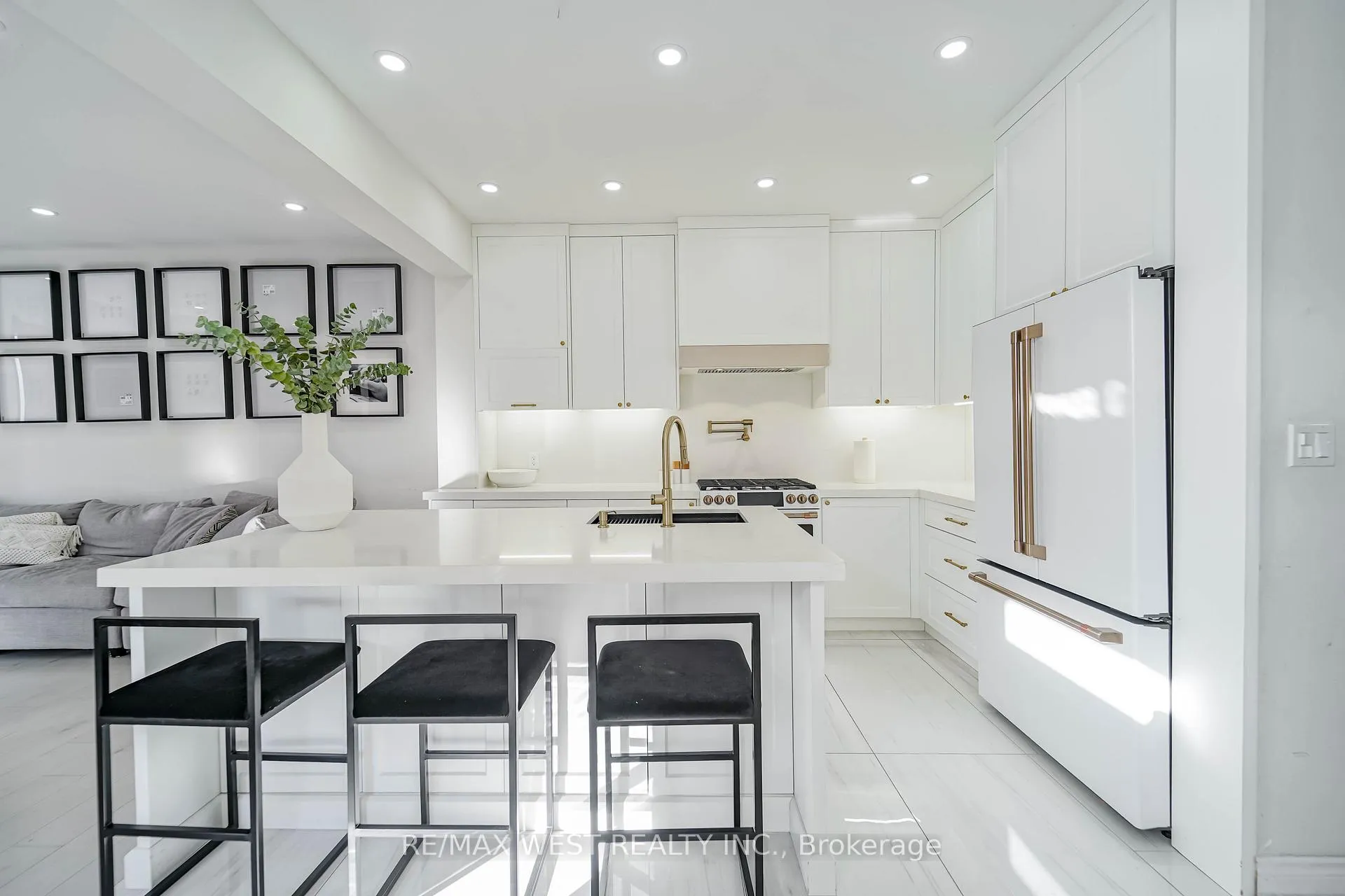 Photo 6 of 61 Bellefond Street, Vaughan, Kleinburg — HOMEH