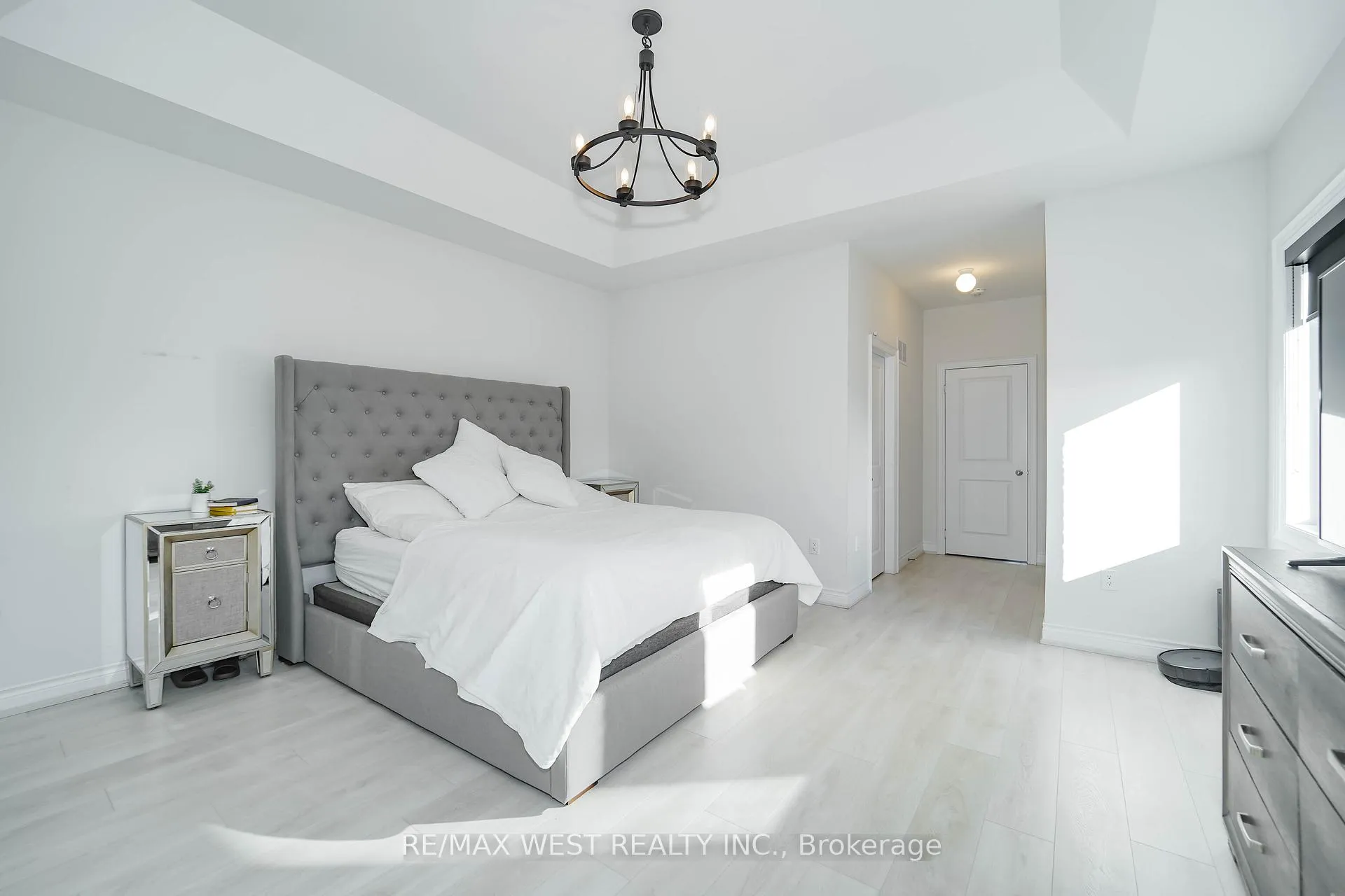 Photo 7 of 61 Bellefond Street, Vaughan, Kleinburg — HOMEH