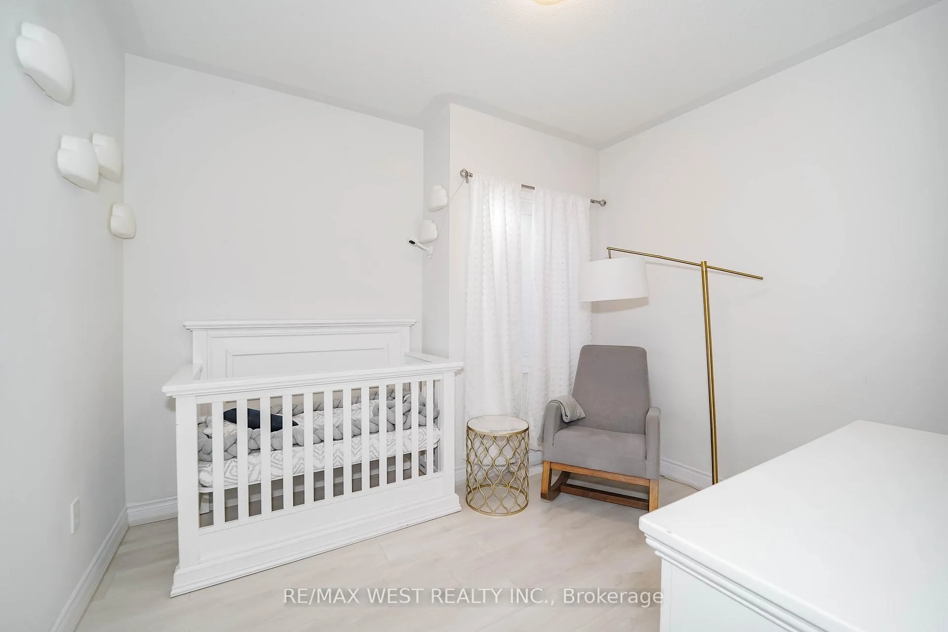 Photo 10 of 61 Bellefond Street, Vaughan, Kleinburg — HOMEH