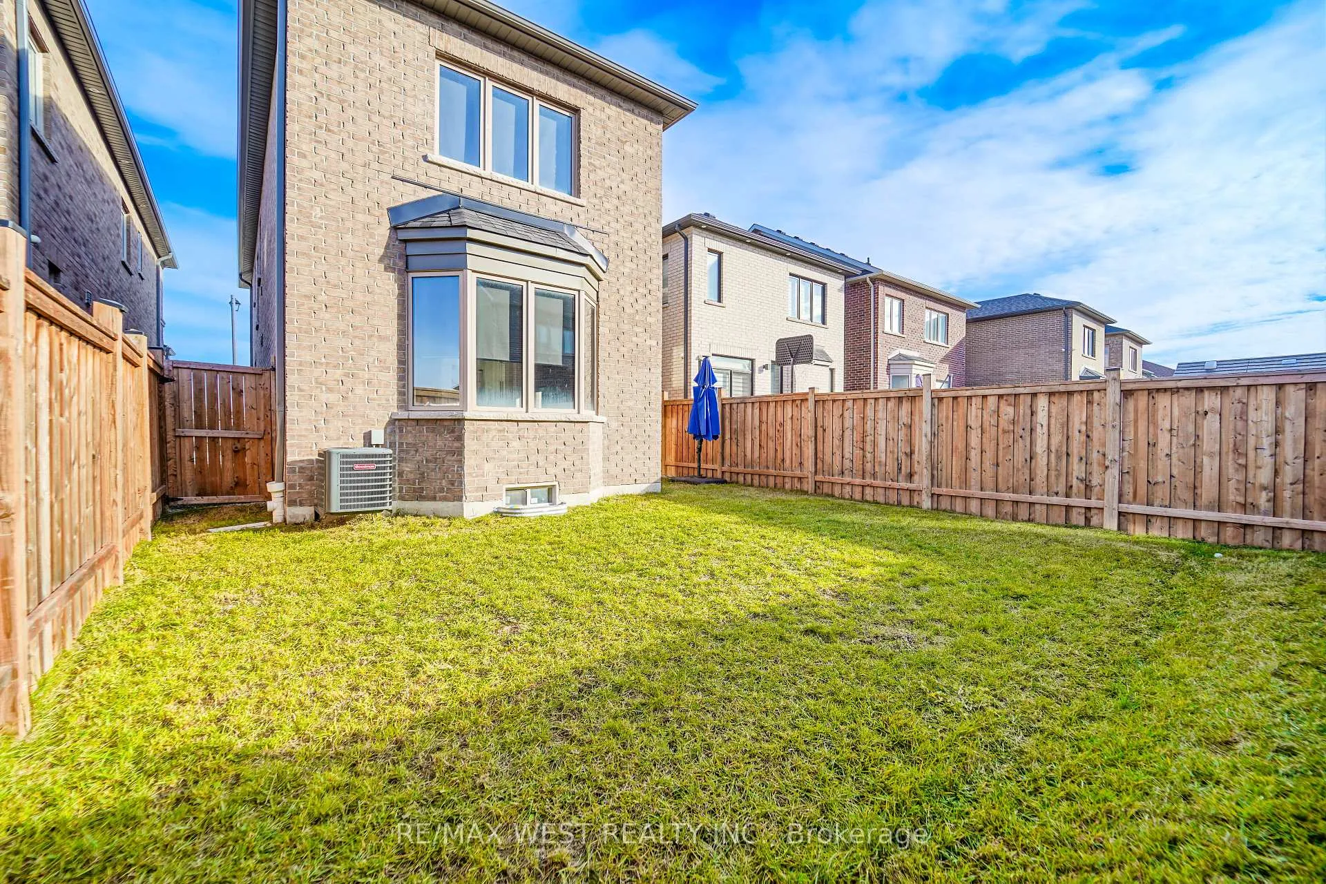 Photo 15 of 61 Bellefond Street, Vaughan, Kleinburg — HOMEH