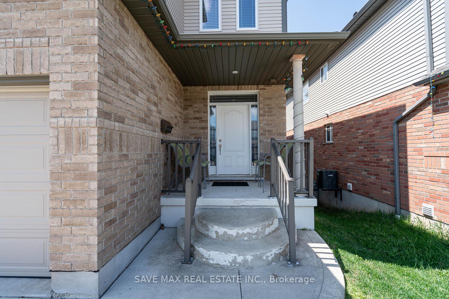 Photo 2 of 315 Thornhill Place, Waterloo — HOMEH