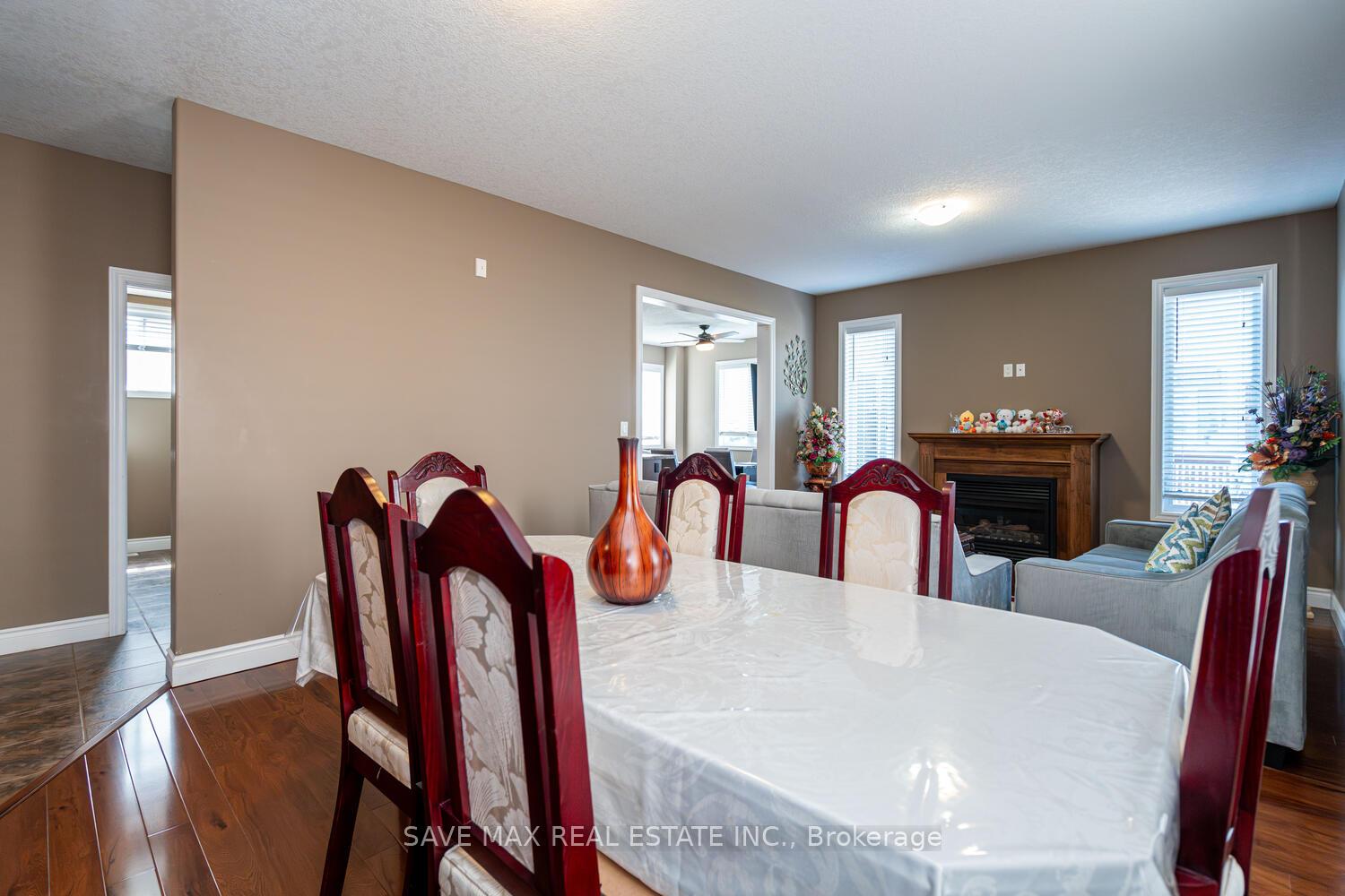 Photo 4 of 315 Thornhill Place, Waterloo — HOMEH