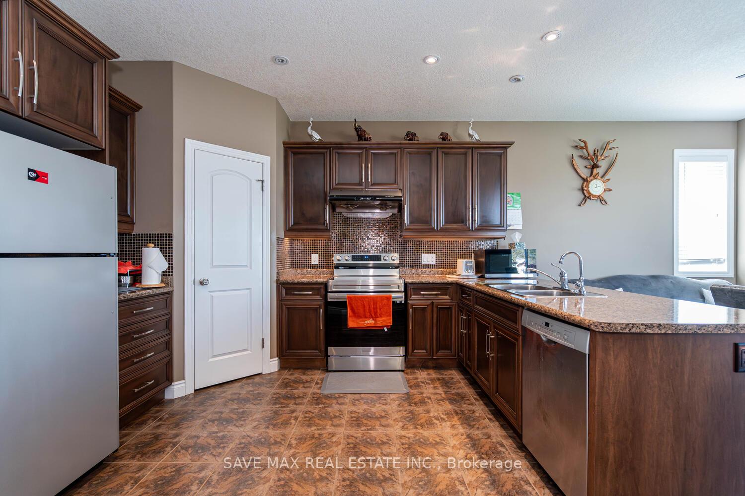 Photo 7 of 315 Thornhill Place, Waterloo — HOMEH