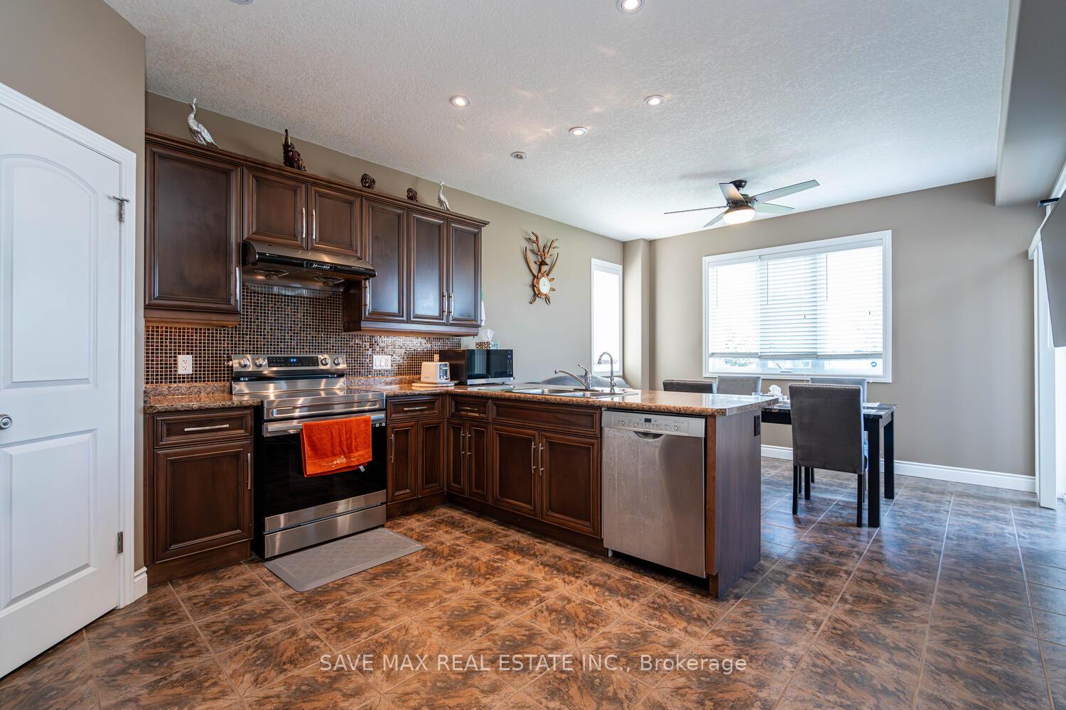 Photo 8 of 315 Thornhill Place, Waterloo — HOMEH
