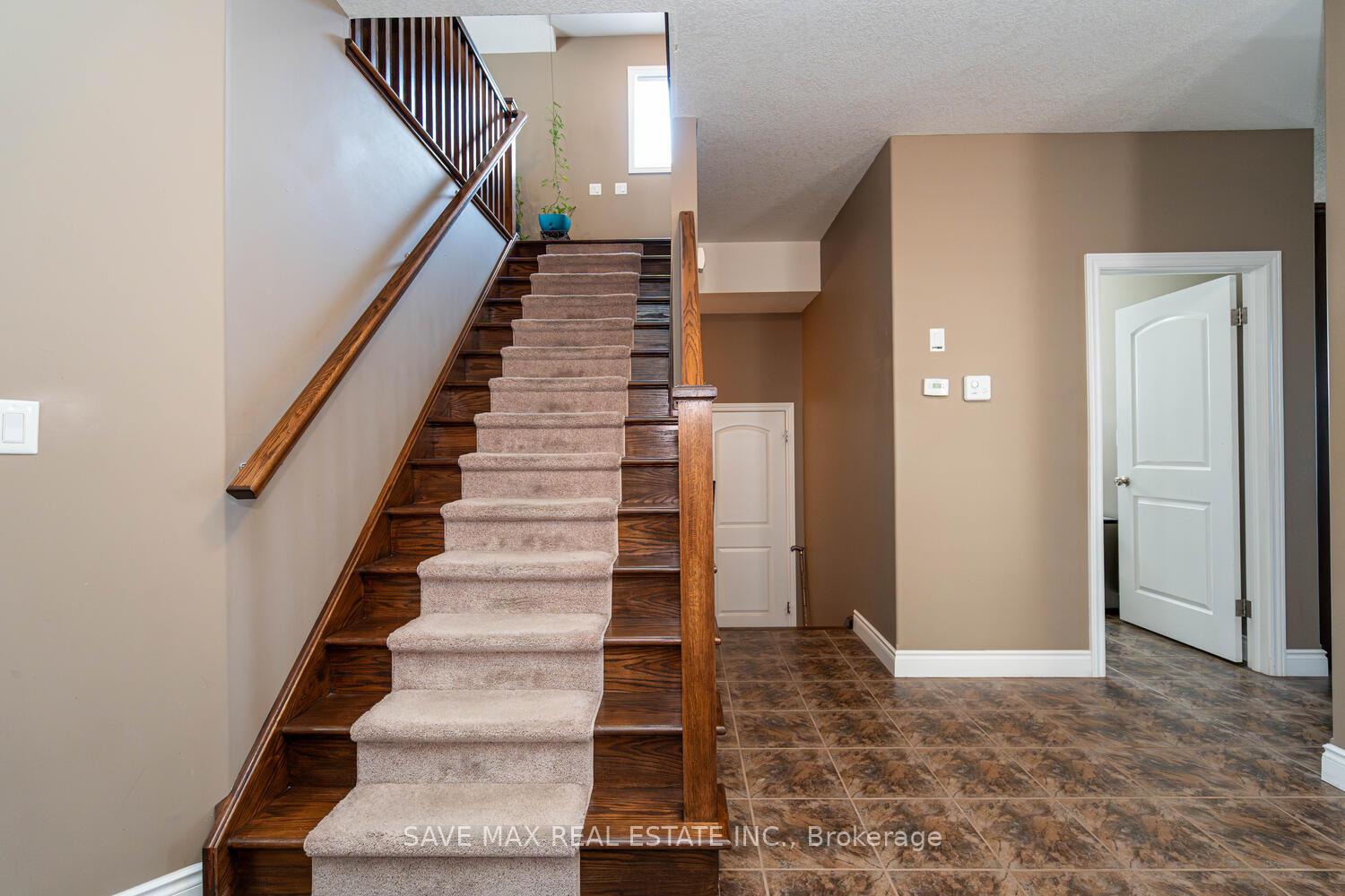 Photo 12 of 315 Thornhill Place, Waterloo — HOMEH