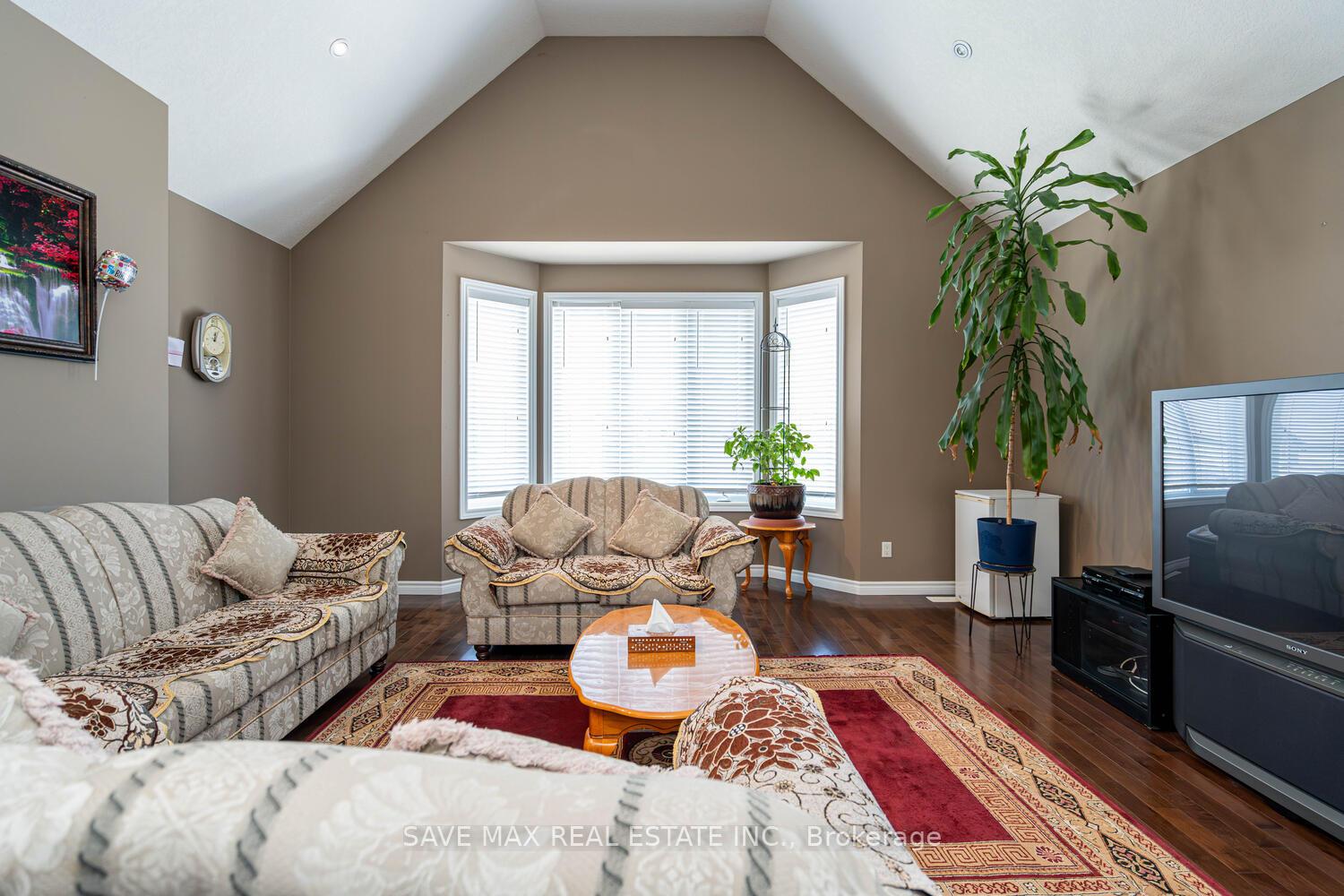 Photo 14 of 315 Thornhill Place, Waterloo — HOMEH