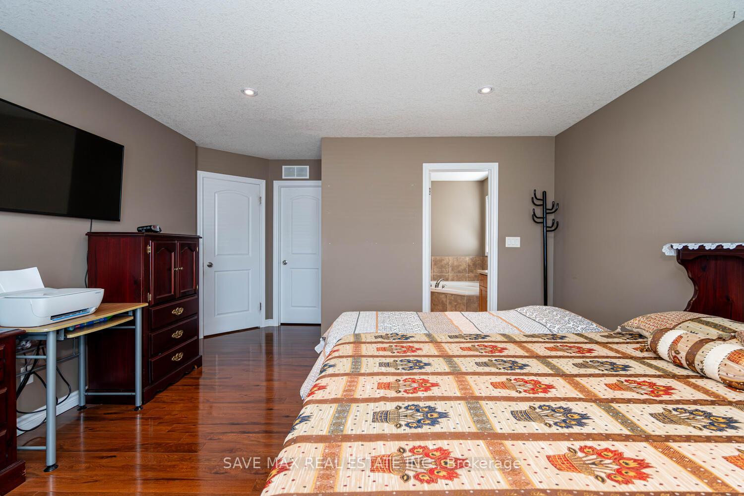 Photo 15 of 315 Thornhill Place, Waterloo — HOMEH