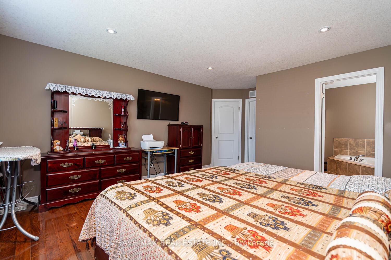 Photo 16 of 315 Thornhill Place, Waterloo — HOMEH