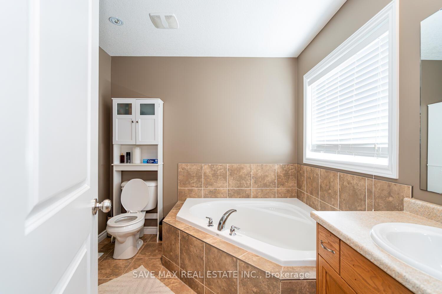Photo 17 of 315 Thornhill Place, Waterloo — HOMEH