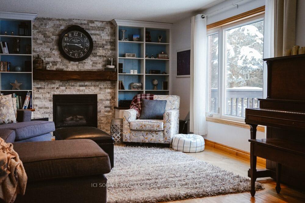 Photo 2 of 361 Westridge Drive, Waterloo, Maple Hills — HOMEH