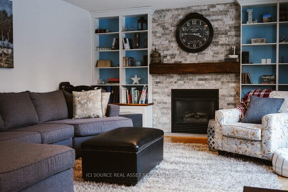 Photo 3 of 361 Westridge Drive, Waterloo, Maple Hills — HOMEH