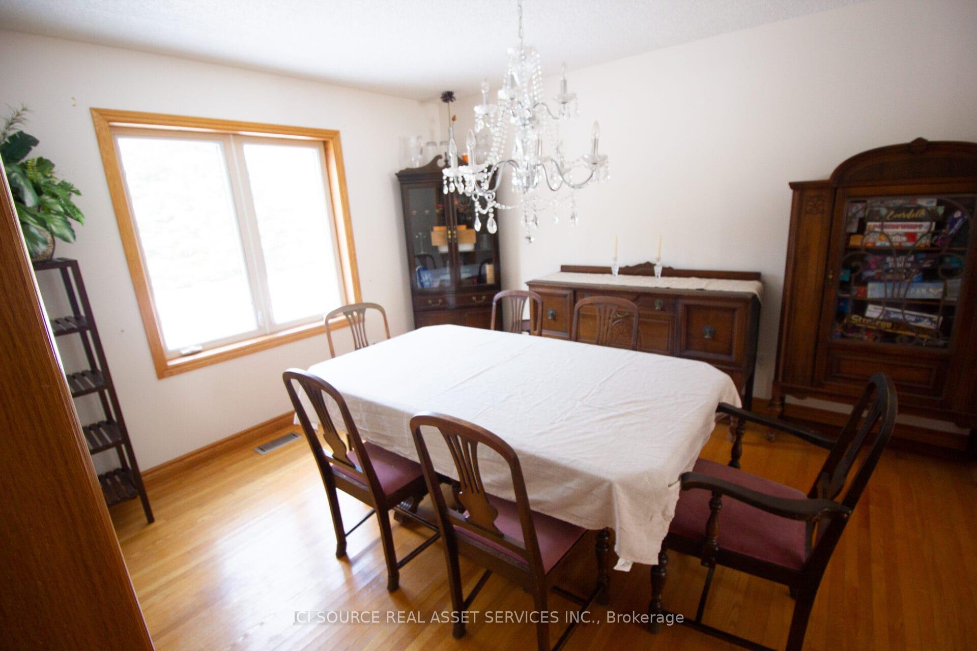 Photo 4 of 361 Westridge Drive, Waterloo, Maple Hills — HOMEH