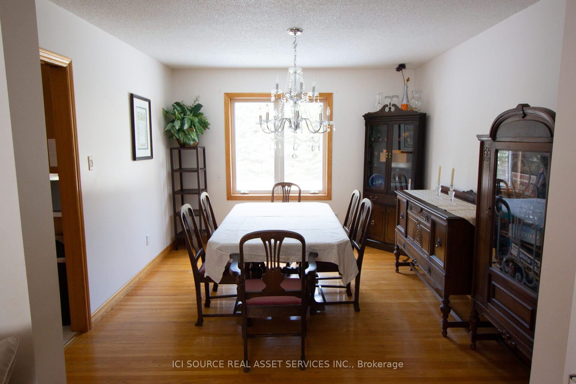 Photo 5 of 361 Westridge Drive, Waterloo, Maple Hills — HOMEH