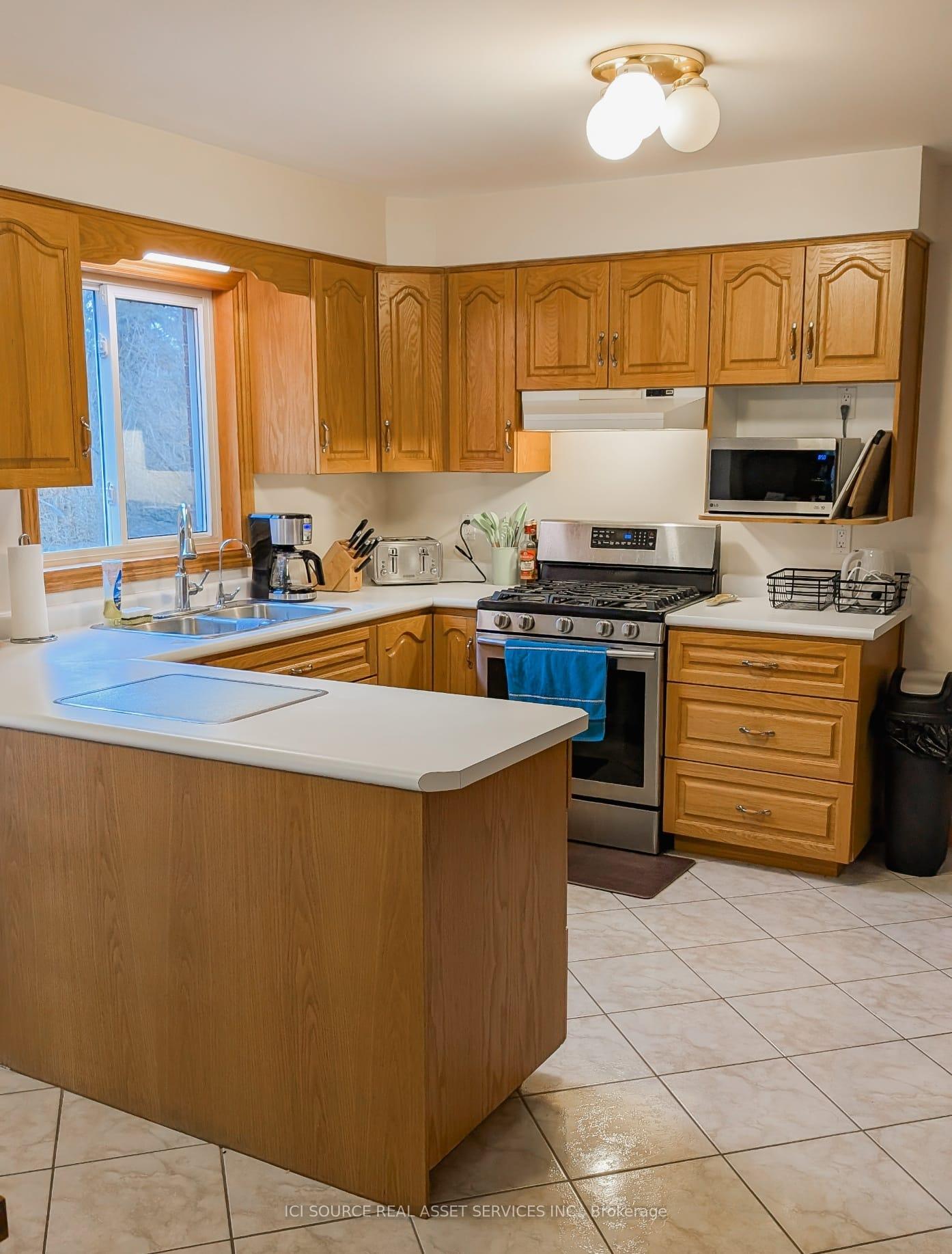Photo 9 of 361 Westridge Drive, Waterloo, Maple Hills — HOMEH
