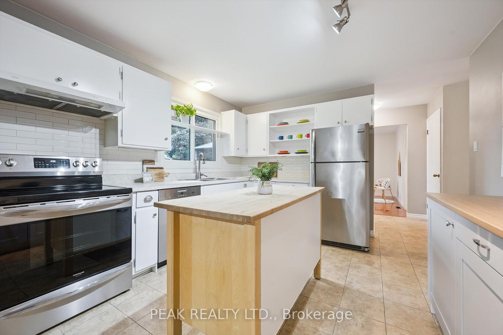 Photo 13 of 358 Craigleith Drive, Waterloo — HOMEH