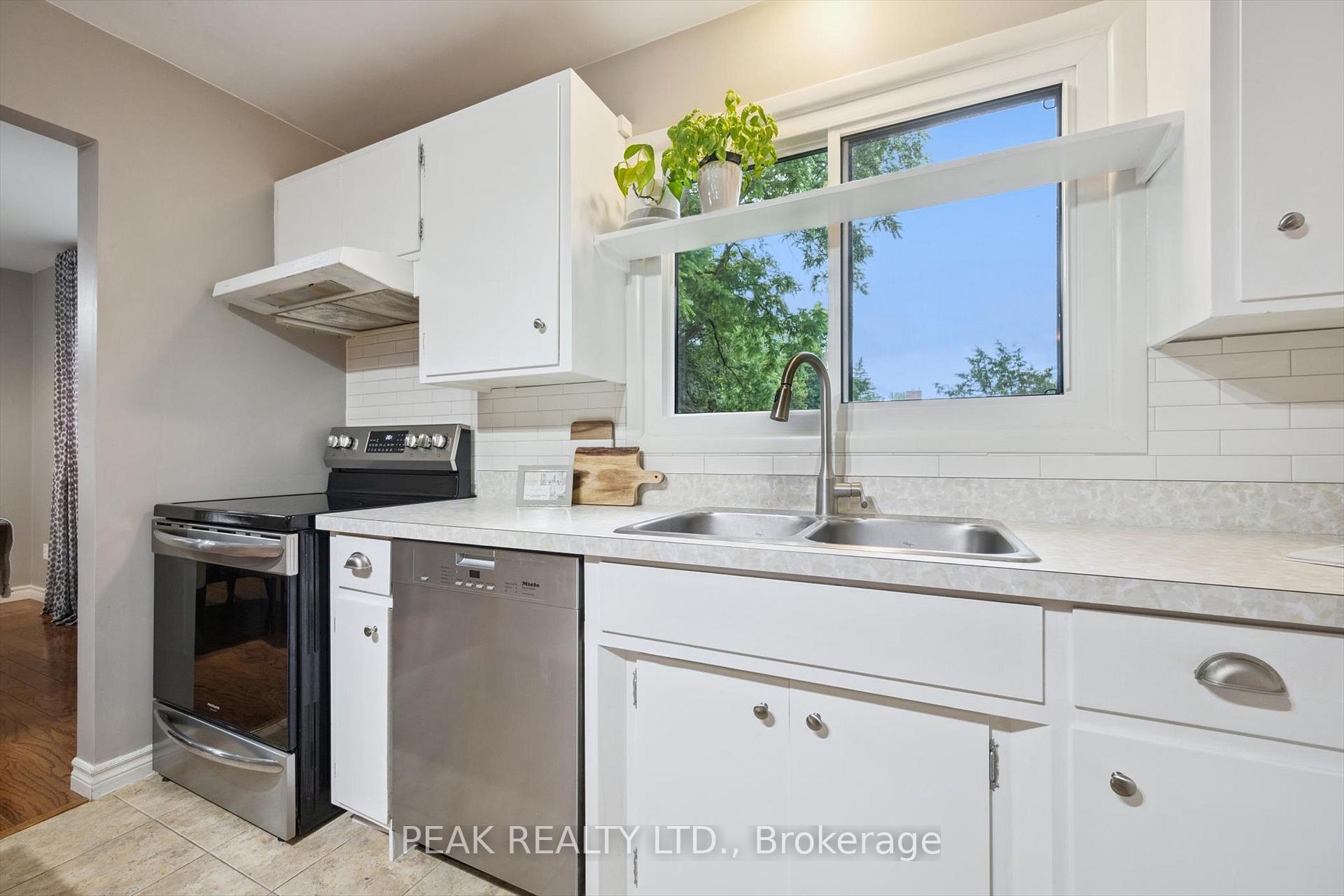 Photo 15 of 358 Craigleith Drive, Waterloo — HOMEH
