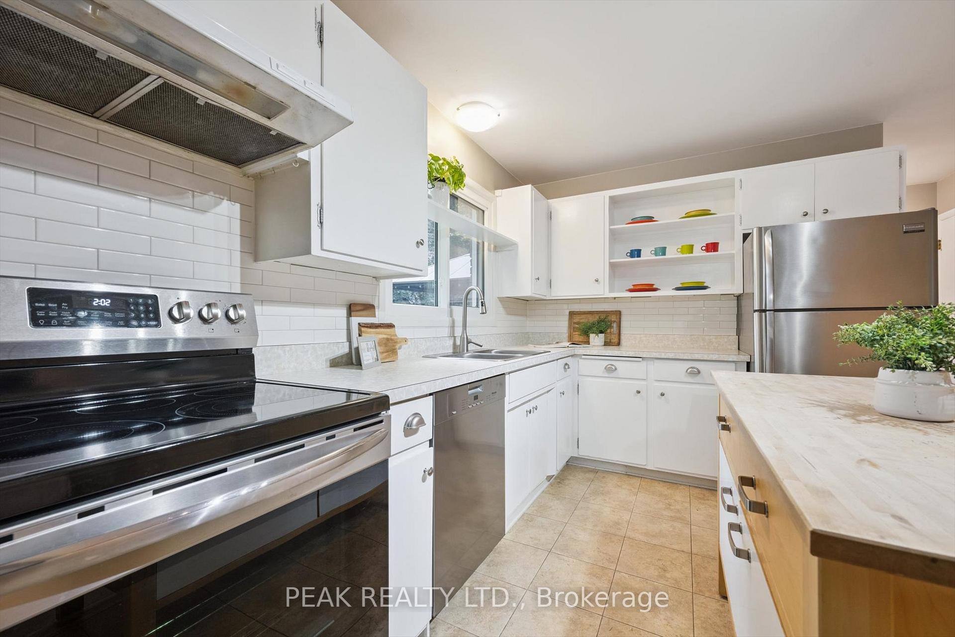 Photo 17 of 358 Craigleith Drive, Waterloo — HOMEH