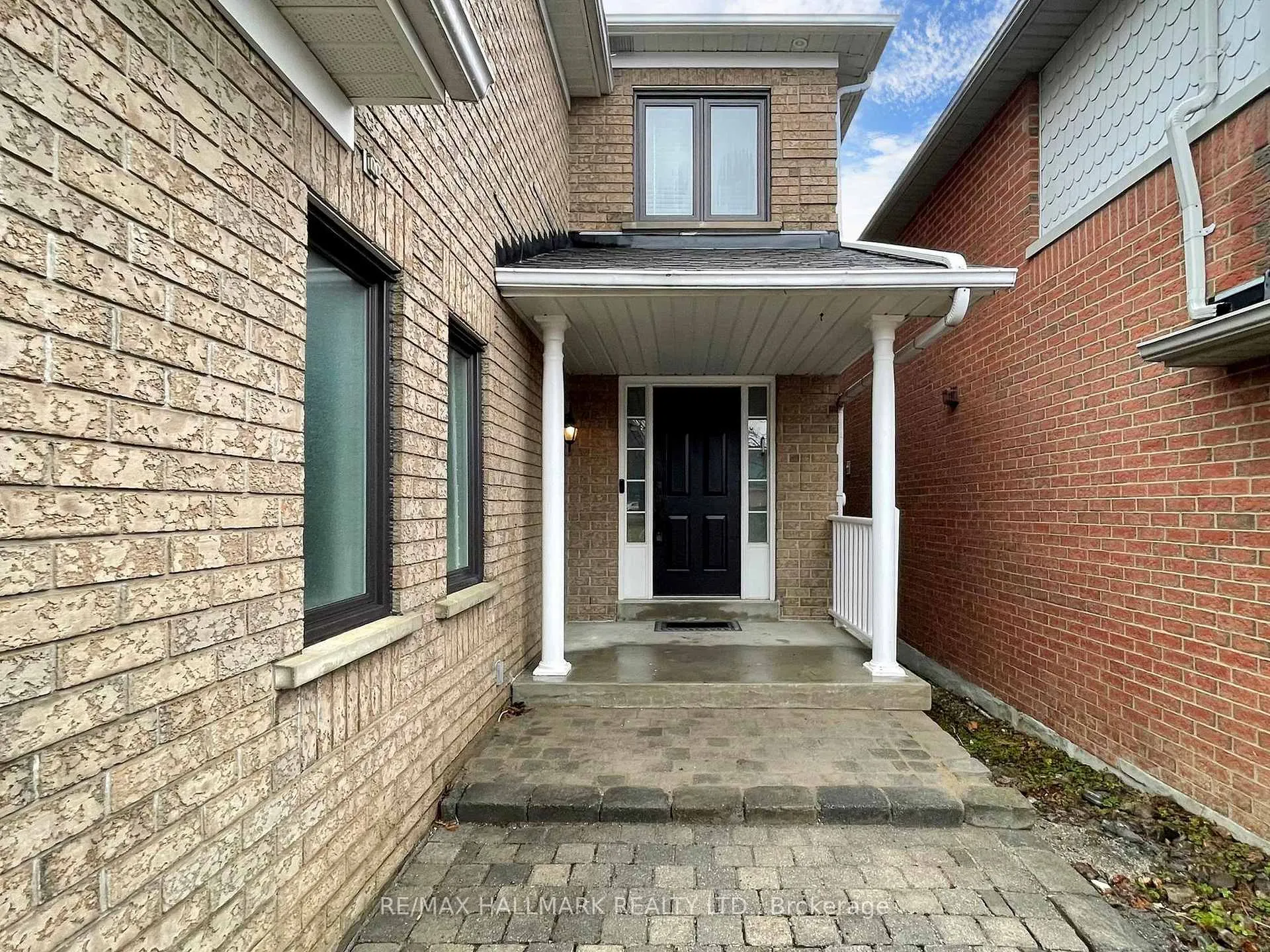 Photo 4 of 156 Stone Road, Aurora, Aurora Grove — HOMEH