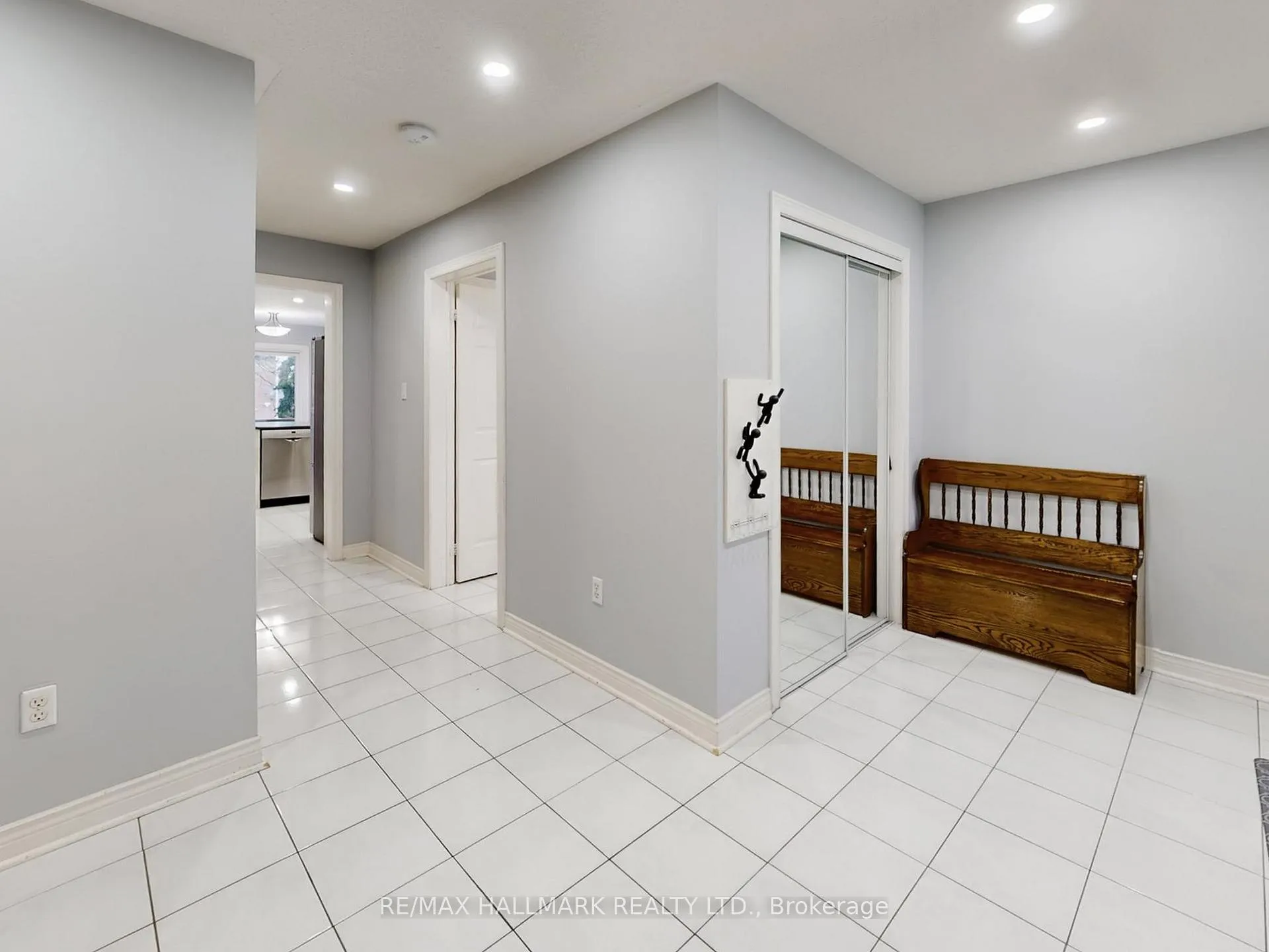 Photo 7 of 156 Stone Road, Aurora, Aurora Grove — HOMEH