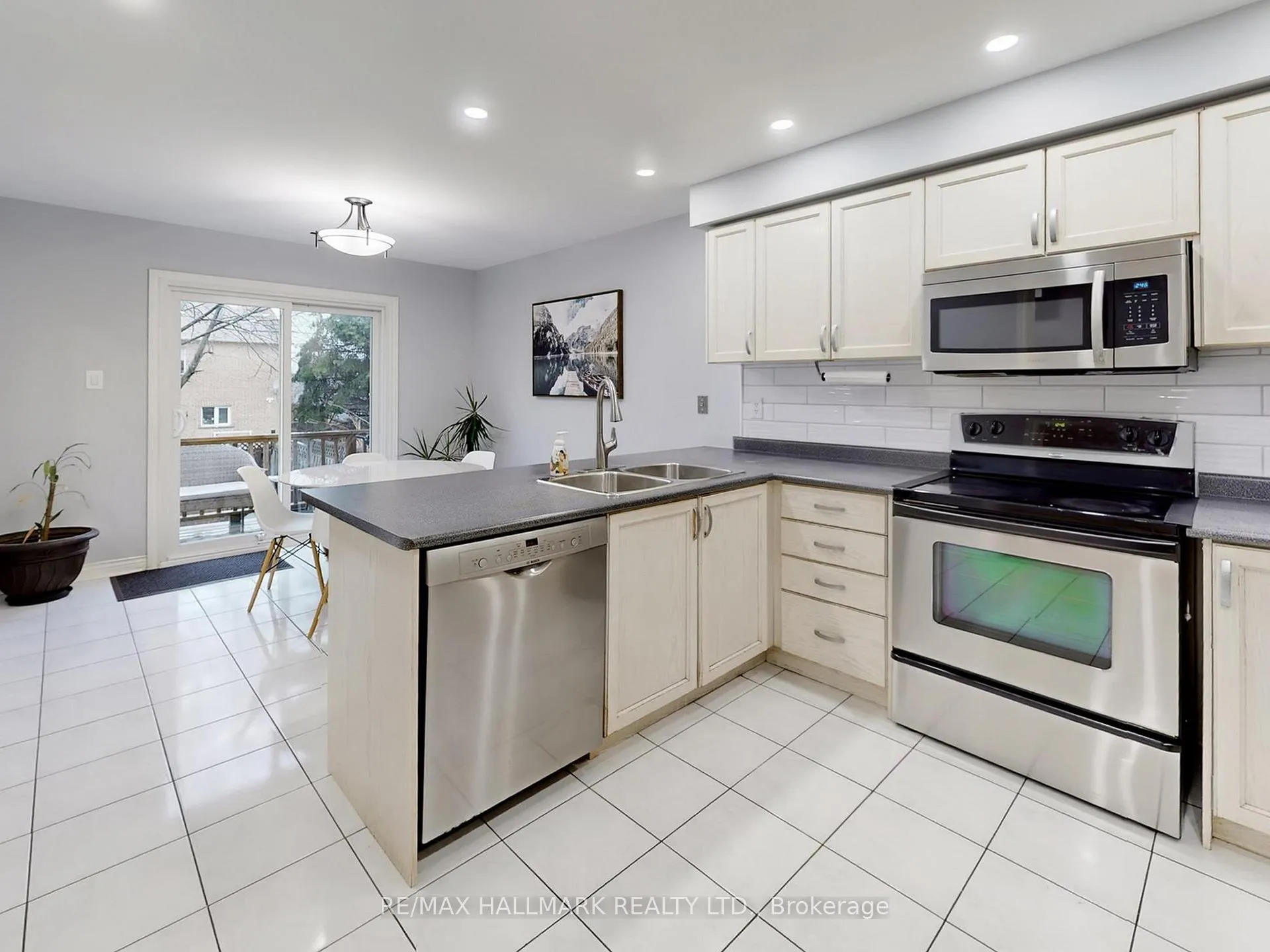 Photo 15 of 156 Stone Road, Aurora, Aurora Grove — HOMEH