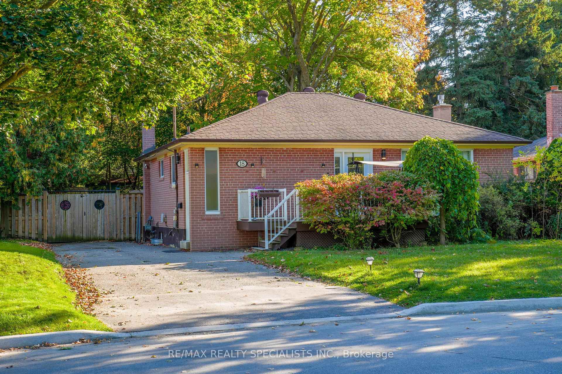 Photo 1 of 18 Corbett Crescent, Aurora, Aurora Highlands — HOMEH
