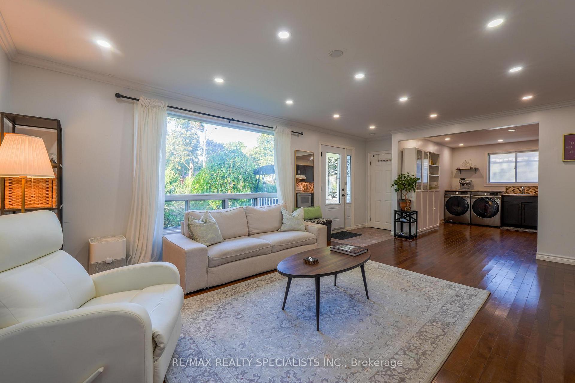 Photo 3 of 18 Corbett Crescent, Aurora, Aurora Highlands — HOMEH