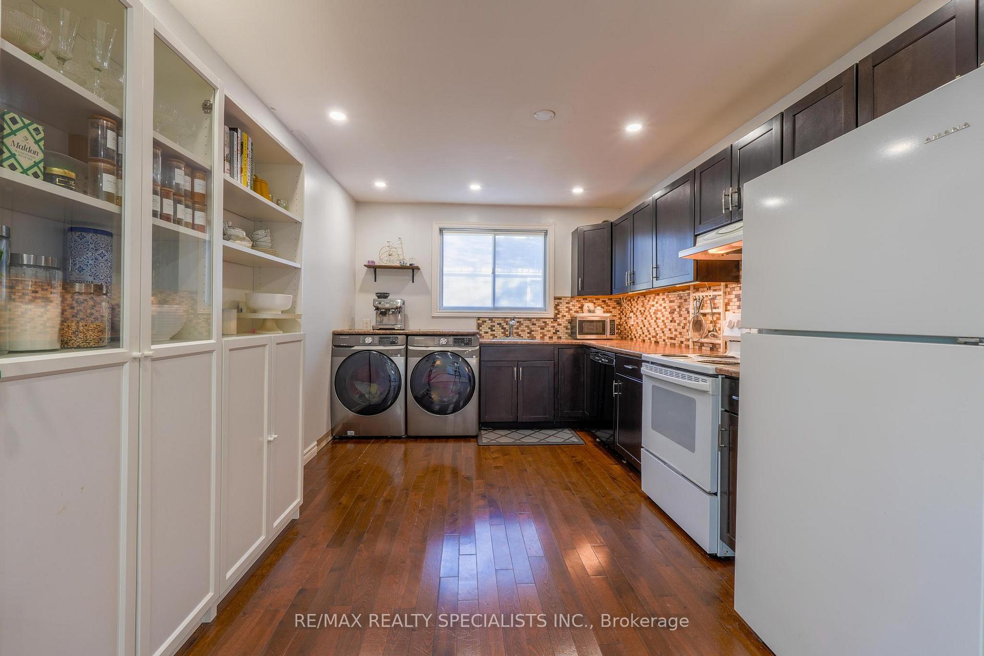 Photo 2 of 18 Corbett Crescent, Aurora, Aurora Highlands — HOMEH