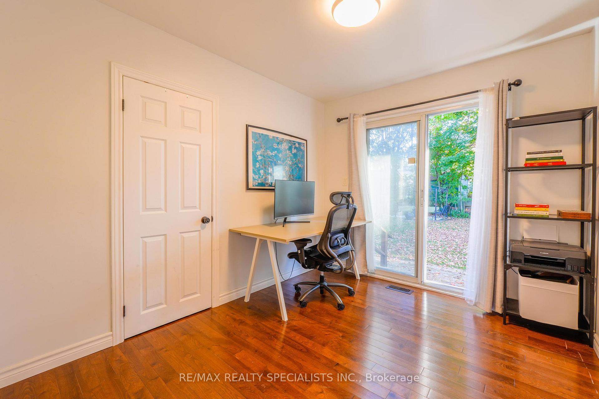 Photo 5 of 18 Corbett Crescent, Aurora, Aurora Highlands — HOMEH