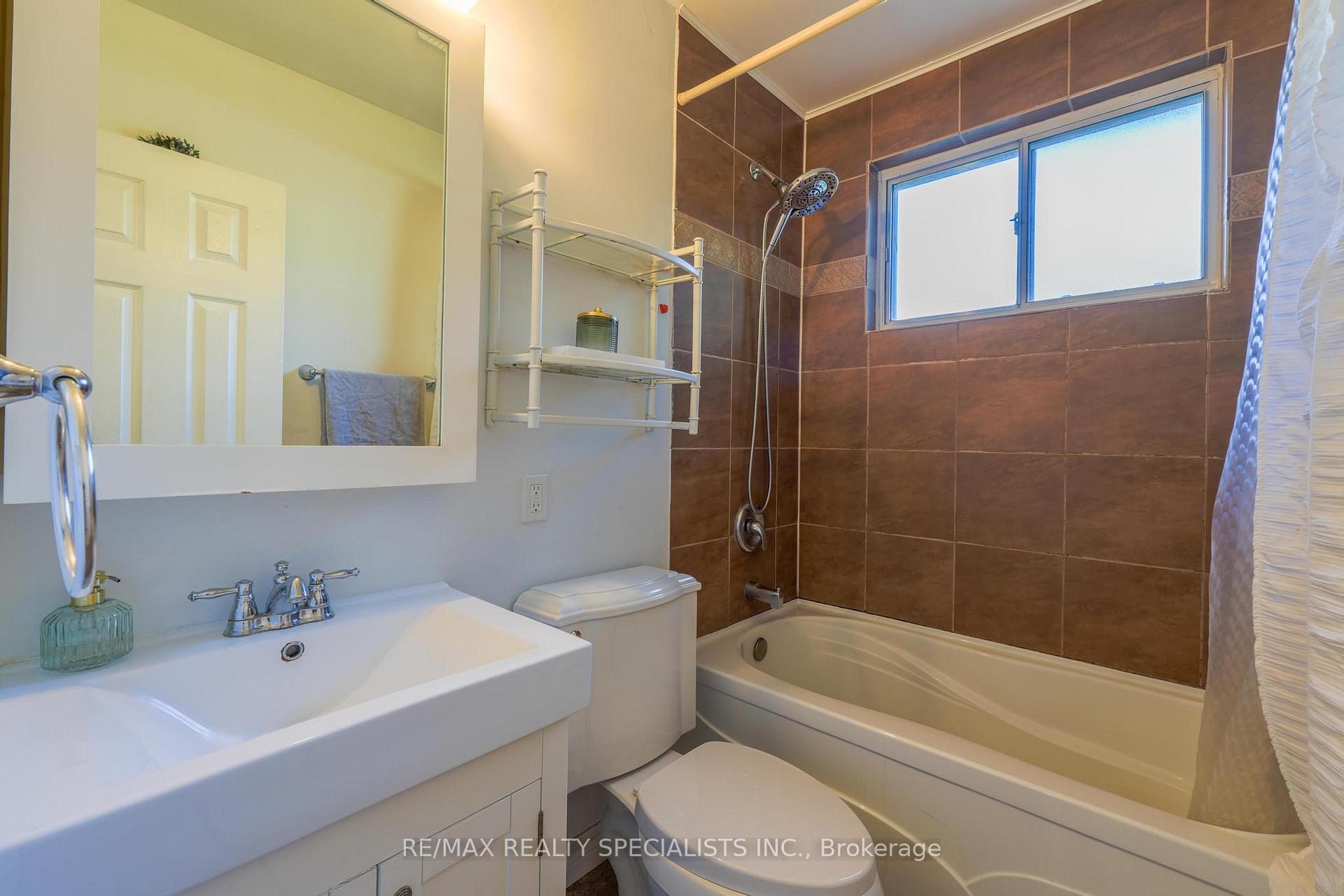Photo 7 of 18 Corbett Crescent, Aurora, Aurora Highlands — HOMEH