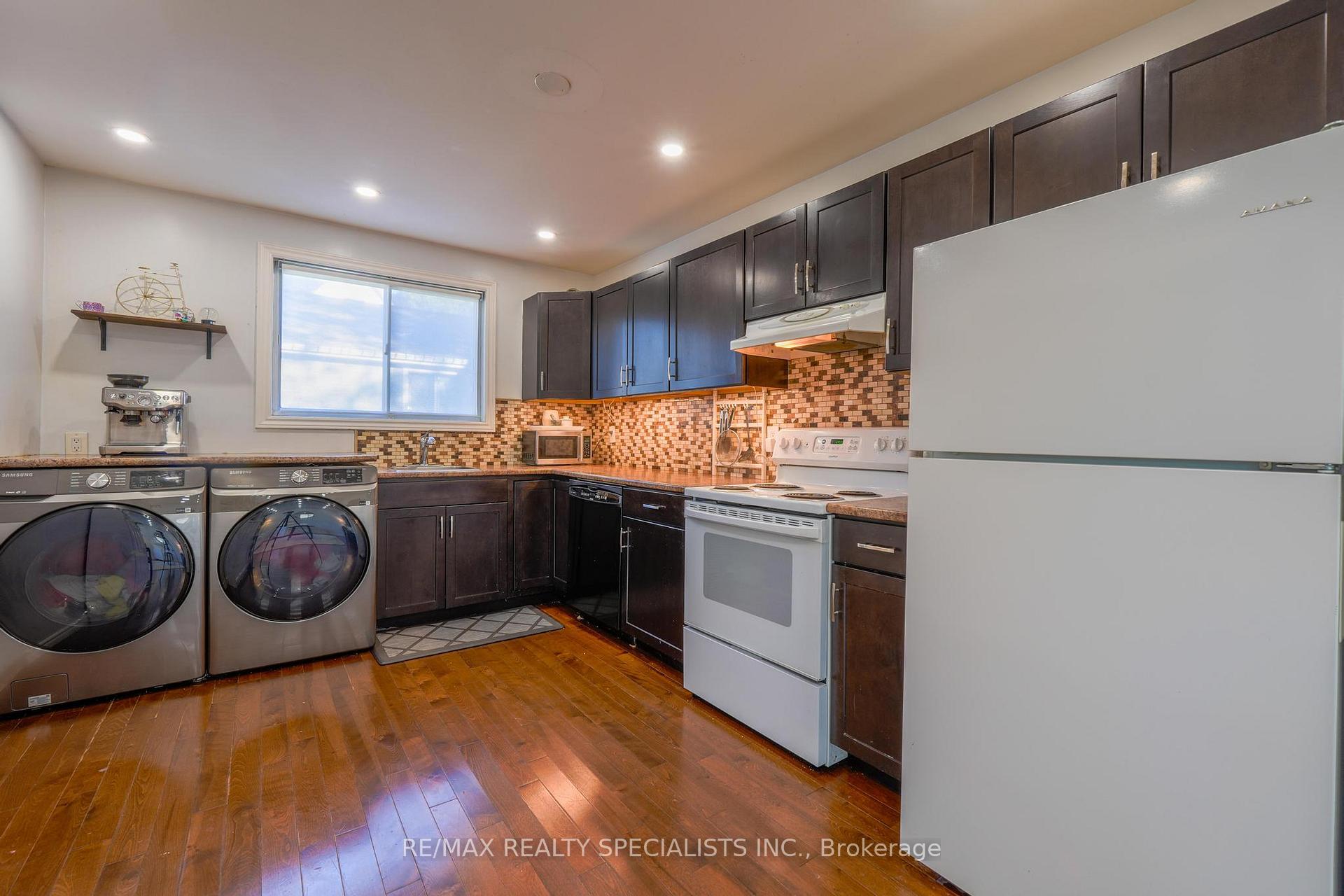 Photo 9 of 18 Corbett Crescent, Aurora, Aurora Highlands — HOMEH