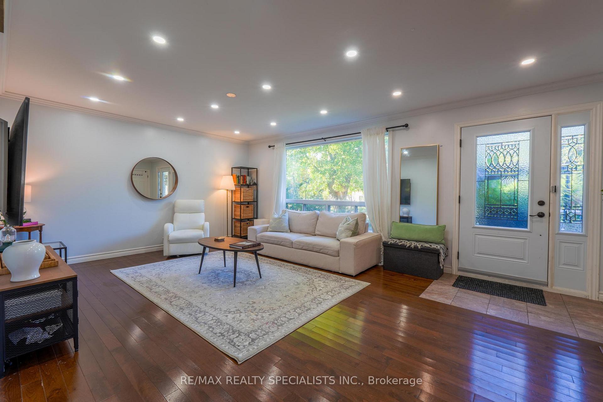 Photo 12 of 18 Corbett Crescent, Aurora, Aurora Highlands — HOMEH