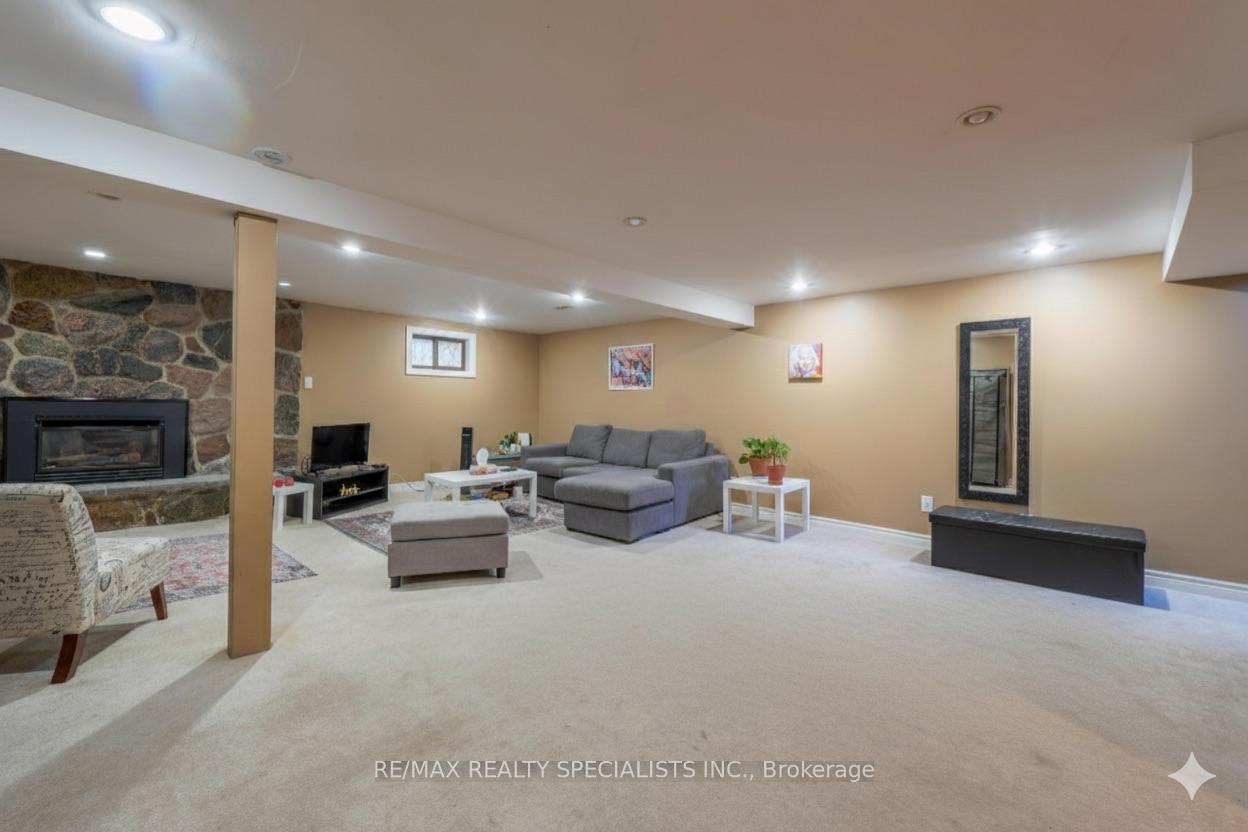 Photo 19 of 18 Corbett Crescent, Aurora, Aurora Highlands — HOMEH