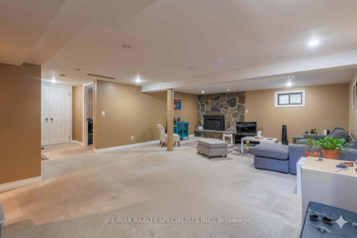 Photo 15 of 18 Corbett Crescent, Aurora, Aurora Highlands — HOMEH