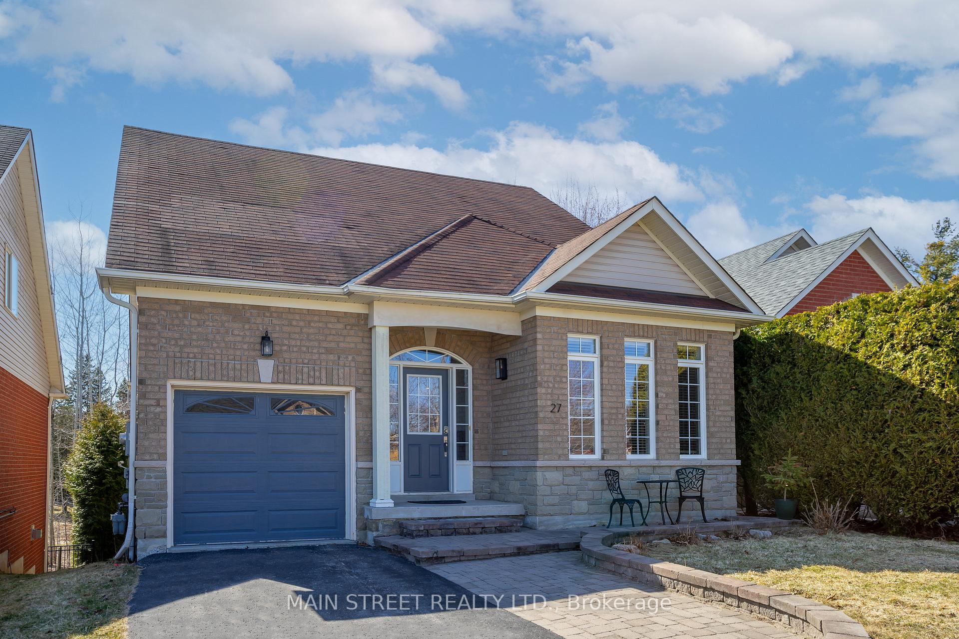 Front of 27 Meadow's End Crescent