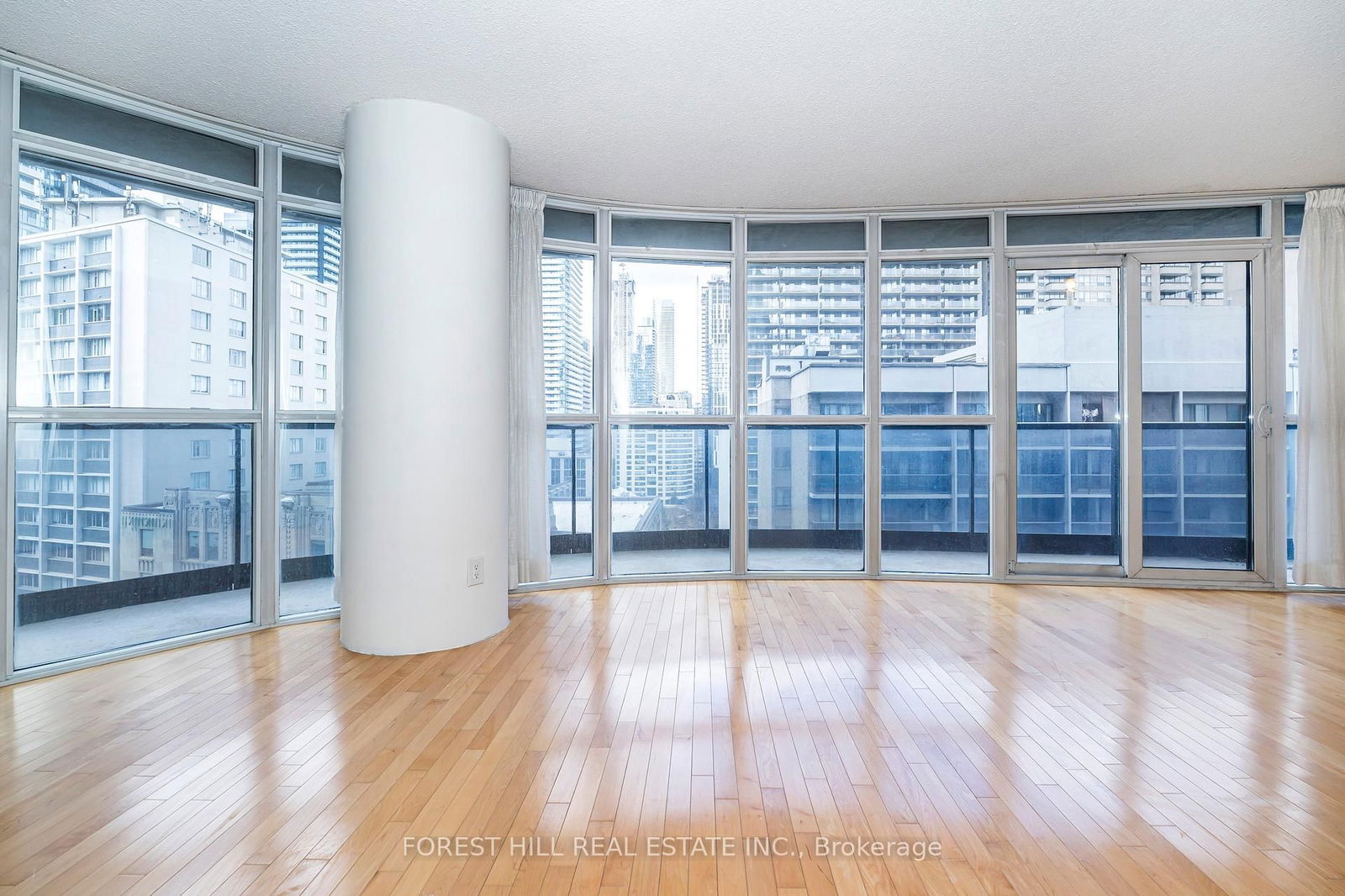 Photo 4 of Unit 1607, 25 Carlton St, Toronto, Church-Yonge Corridor — HOMEH