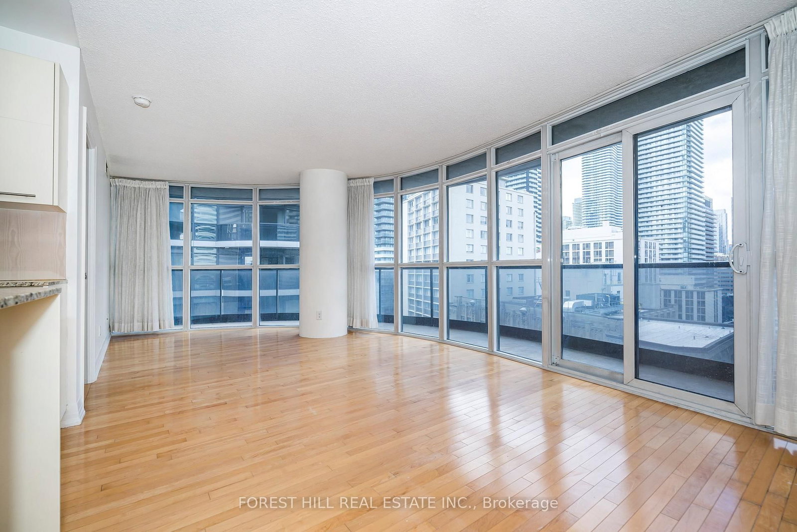Photo 7 of Unit 1607, 25 Carlton St, Toronto, Church-Yonge Corridor — HOMEH