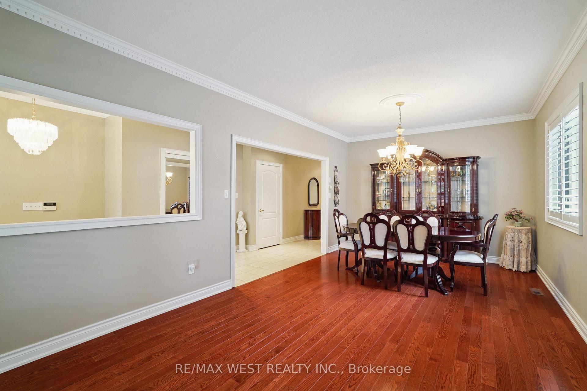Photo 2 of 133 Cupola Crescent, Vaughan, Vellore Village — HOMEH