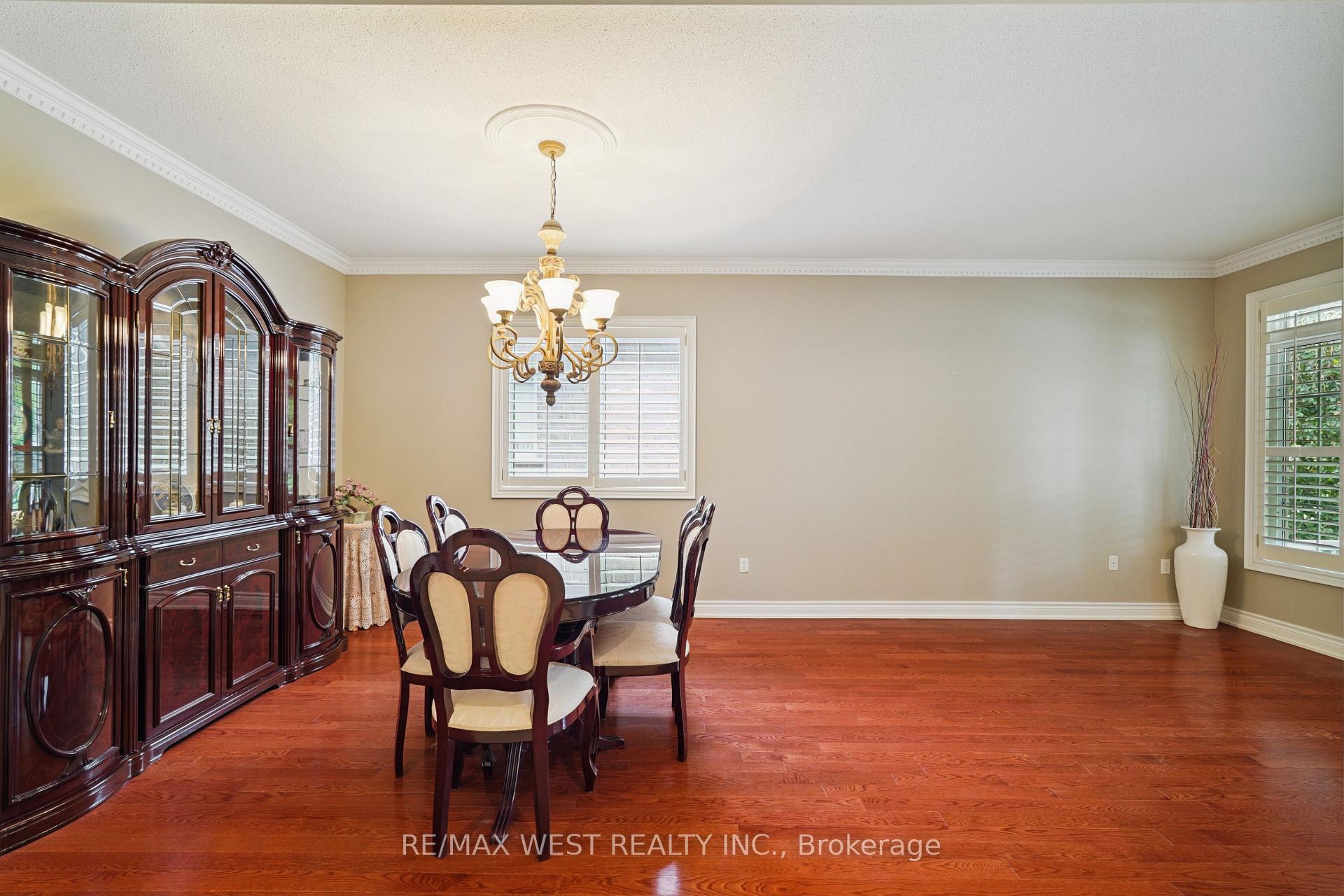 Photo 3 of 133 Cupola Crescent, Vaughan, Vellore Village — HOMEH