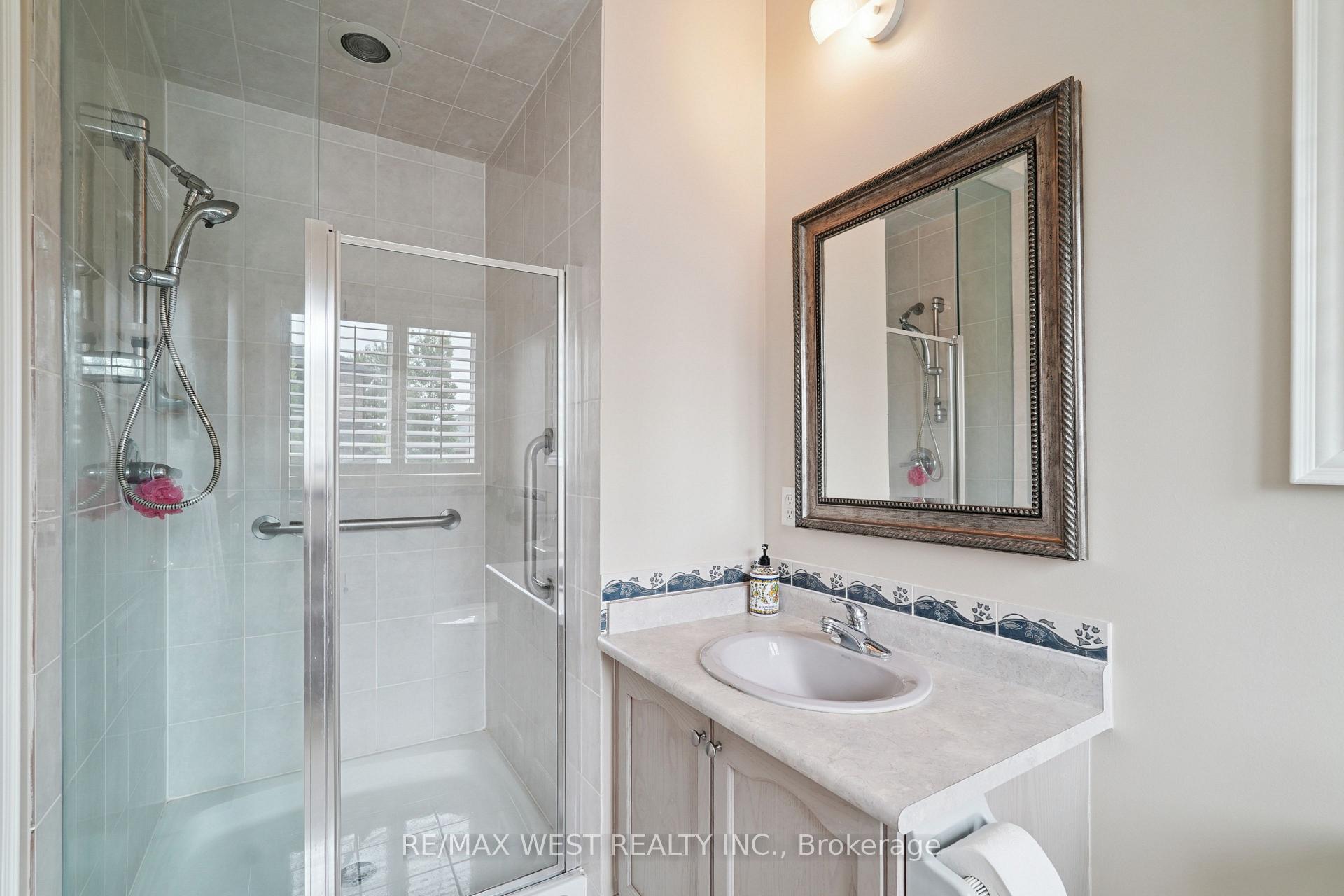 Photo 8 of 133 Cupola Crescent, Vaughan, Vellore Village — HOMEH