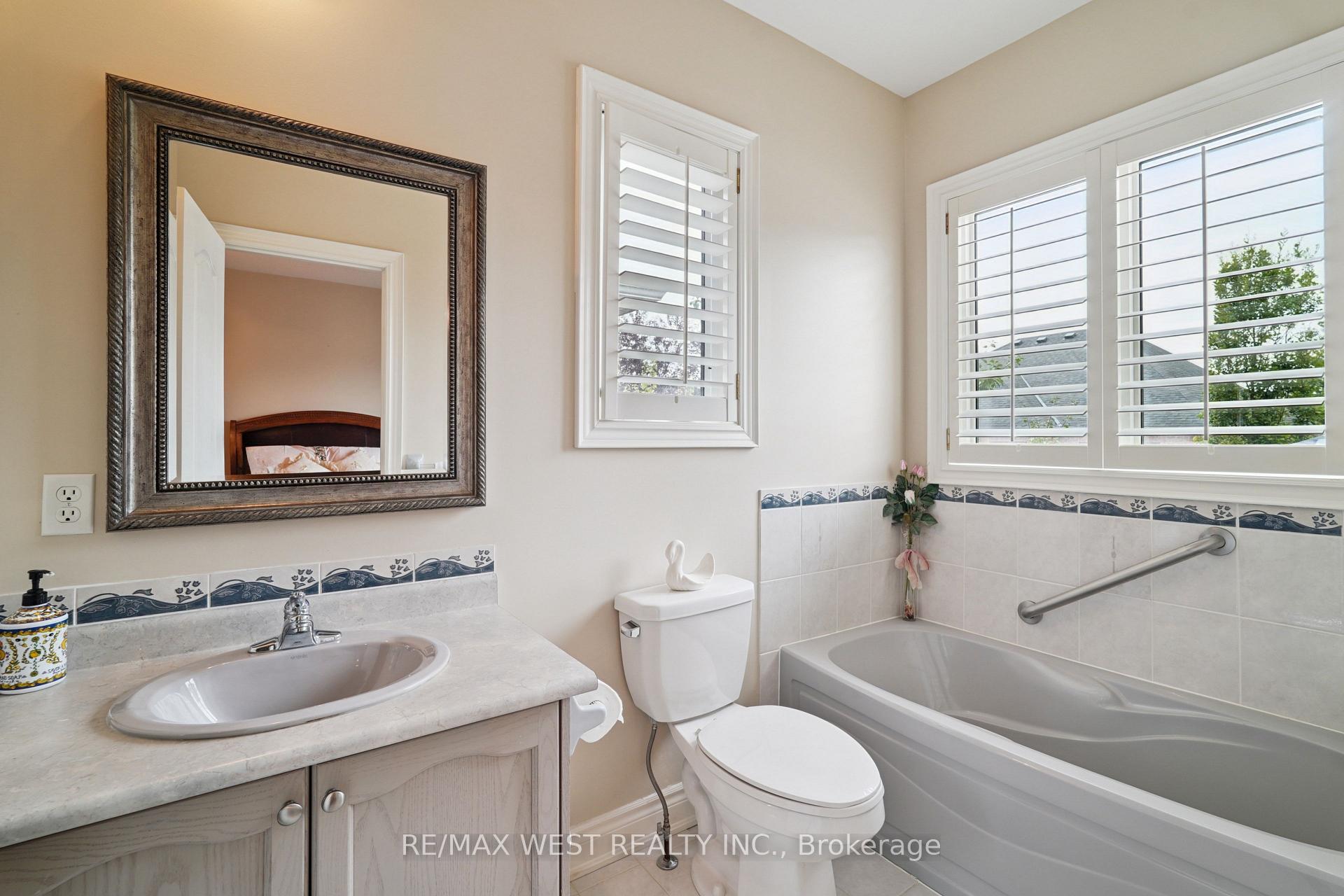 Photo 9 of 133 Cupola Crescent, Vaughan, Vellore Village — HOMEH