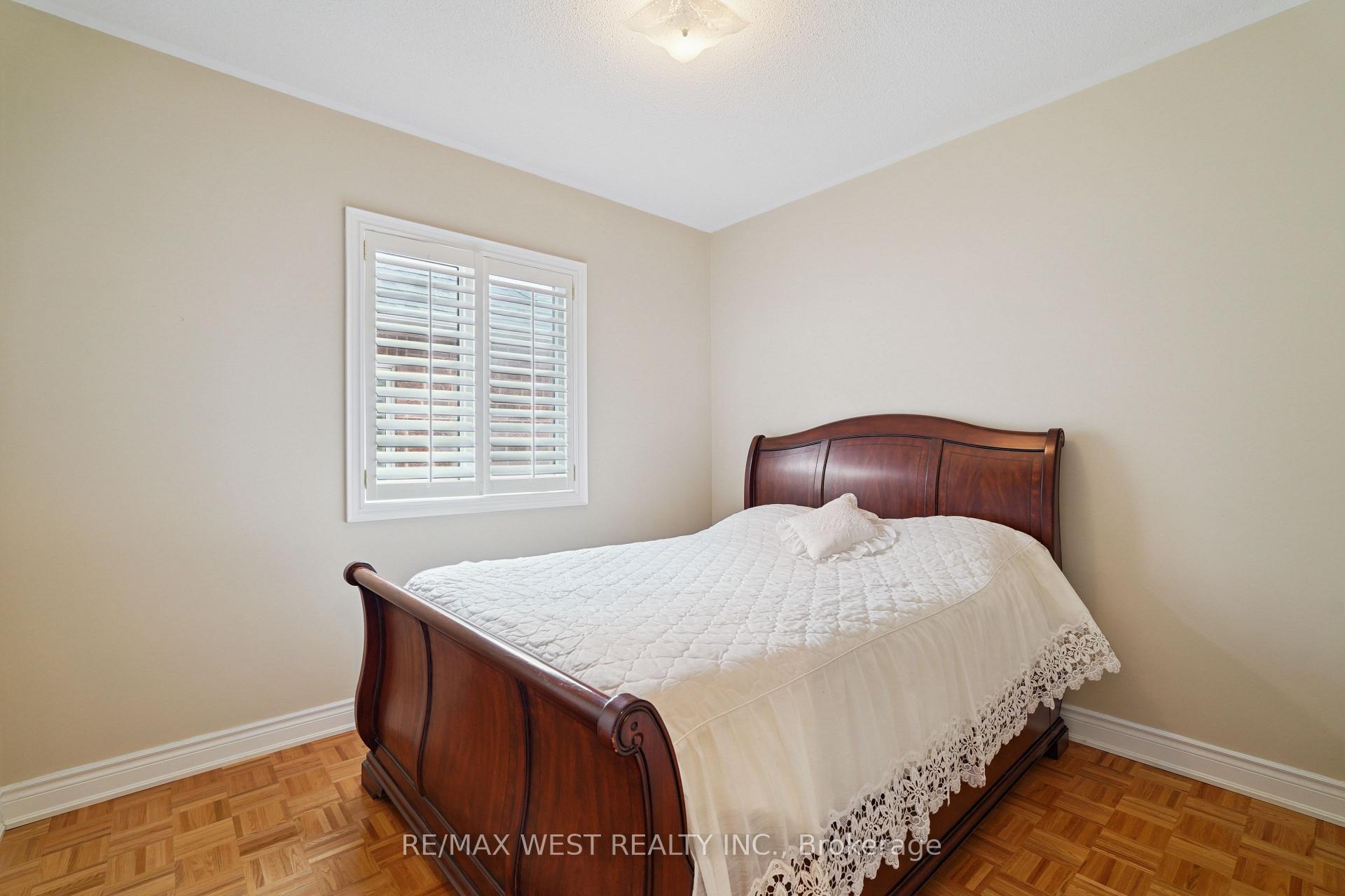 Photo 10 of 133 Cupola Crescent, Vaughan, Vellore Village — HOMEH