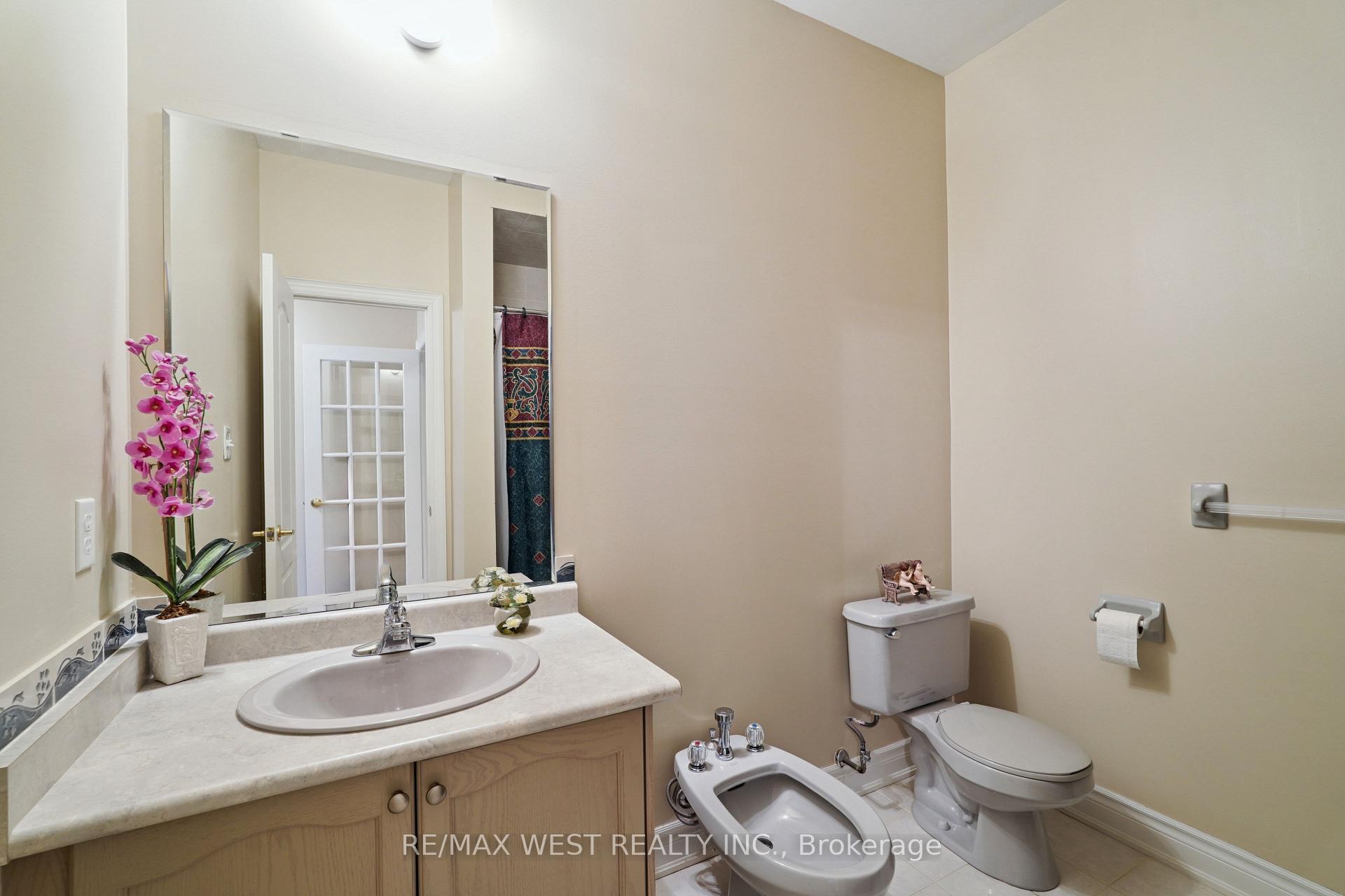 Photo 12 of 133 Cupola Crescent, Vaughan, Vellore Village — HOMEH