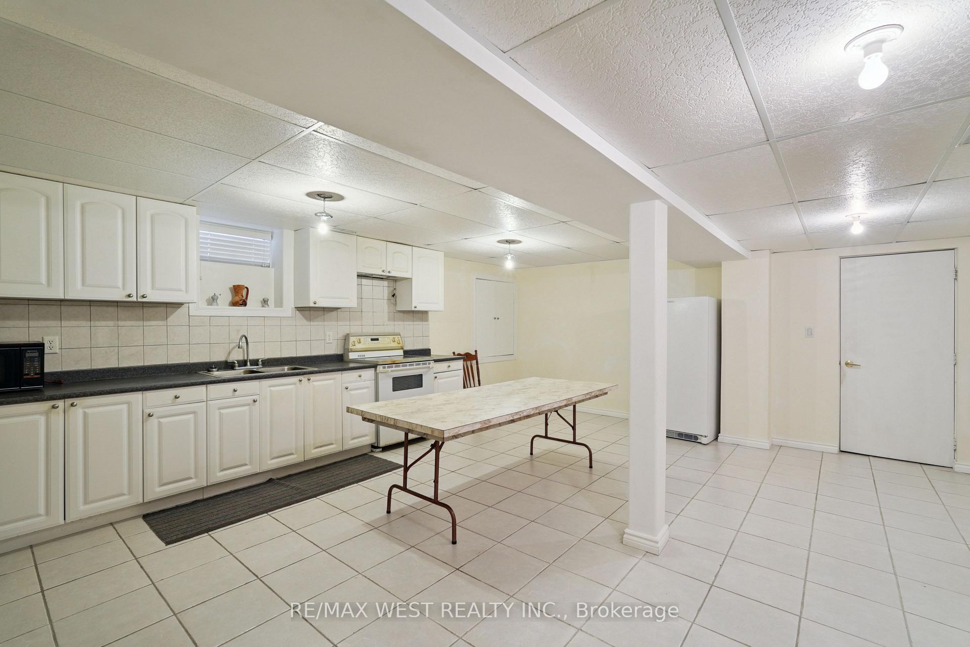 Photo 13 of 133 Cupola Crescent, Vaughan, Vellore Village — HOMEH