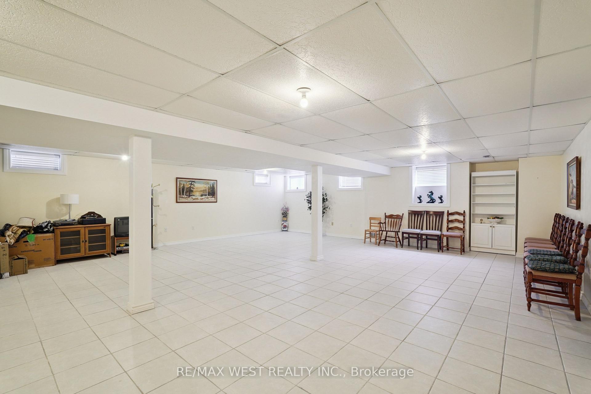 Photo 14 of 133 Cupola Crescent, Vaughan, Vellore Village — HOMEH