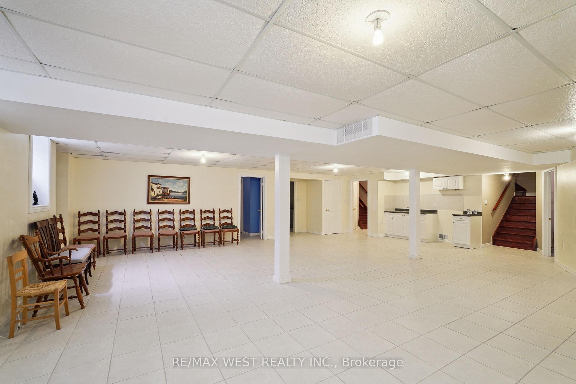 Photo 15 of 133 Cupola Crescent, Vaughan, Vellore Village — HOMEH