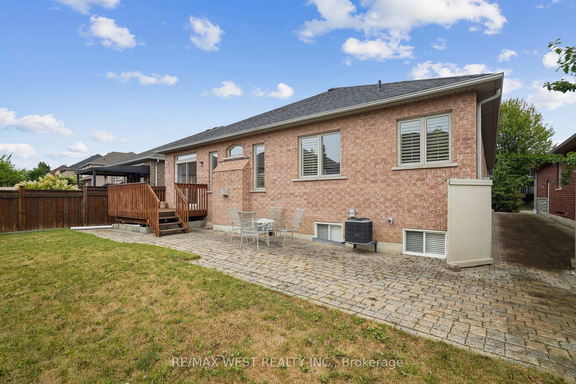 Photo 17 of 133 Cupola Crescent, Vaughan, Vellore Village — HOMEH