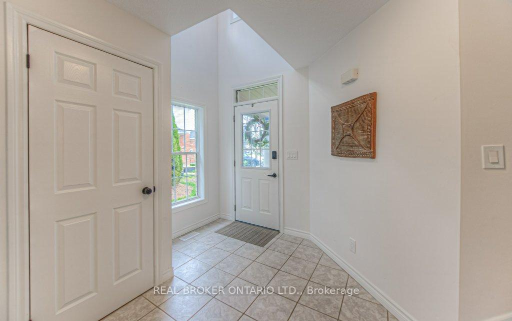 Photo 4 of 511 Mariner Drive, Waterloo — HOMEH